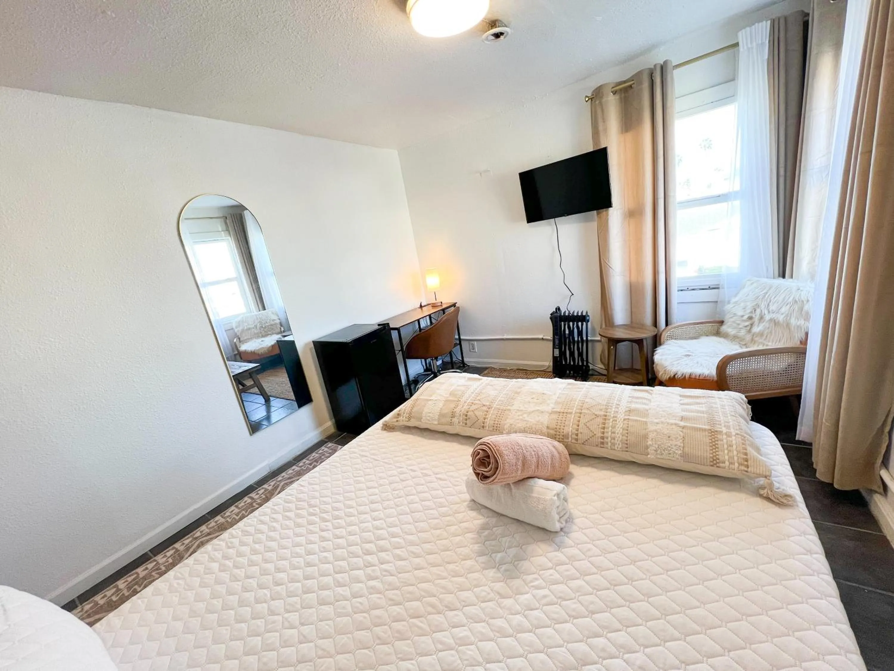 Bedroom, Bed in ITH San Diego Beach Bungalow Surf Hostel