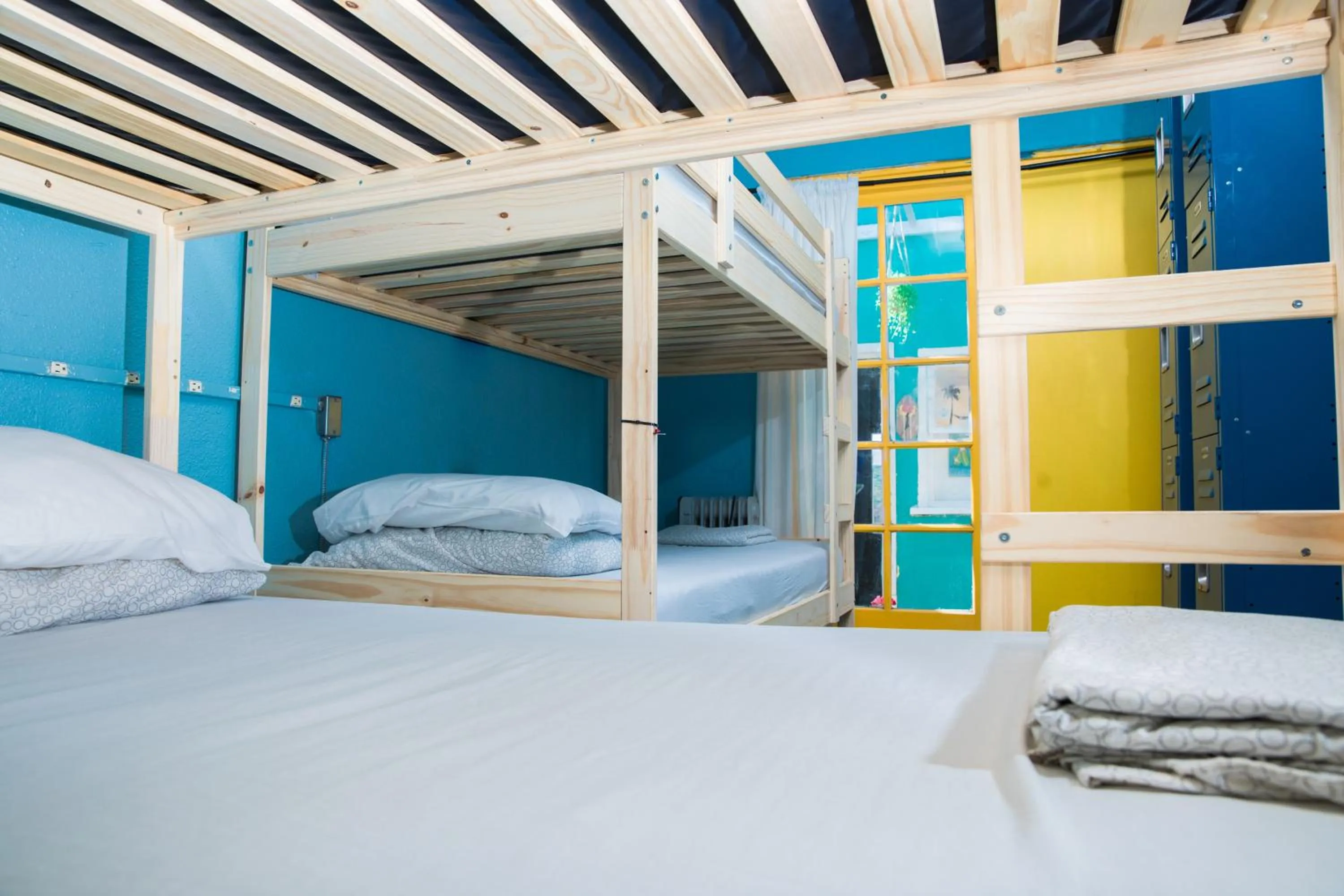 bunk bed, Bed in ITH San Diego Beach Bungalow Surf Hostel