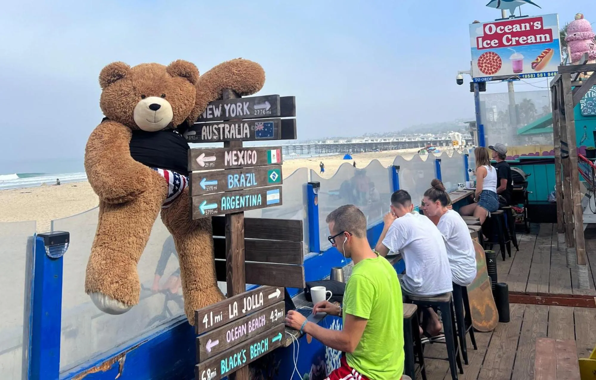 Patio in ITH San Diego Beach Bungalow Surf Hostel