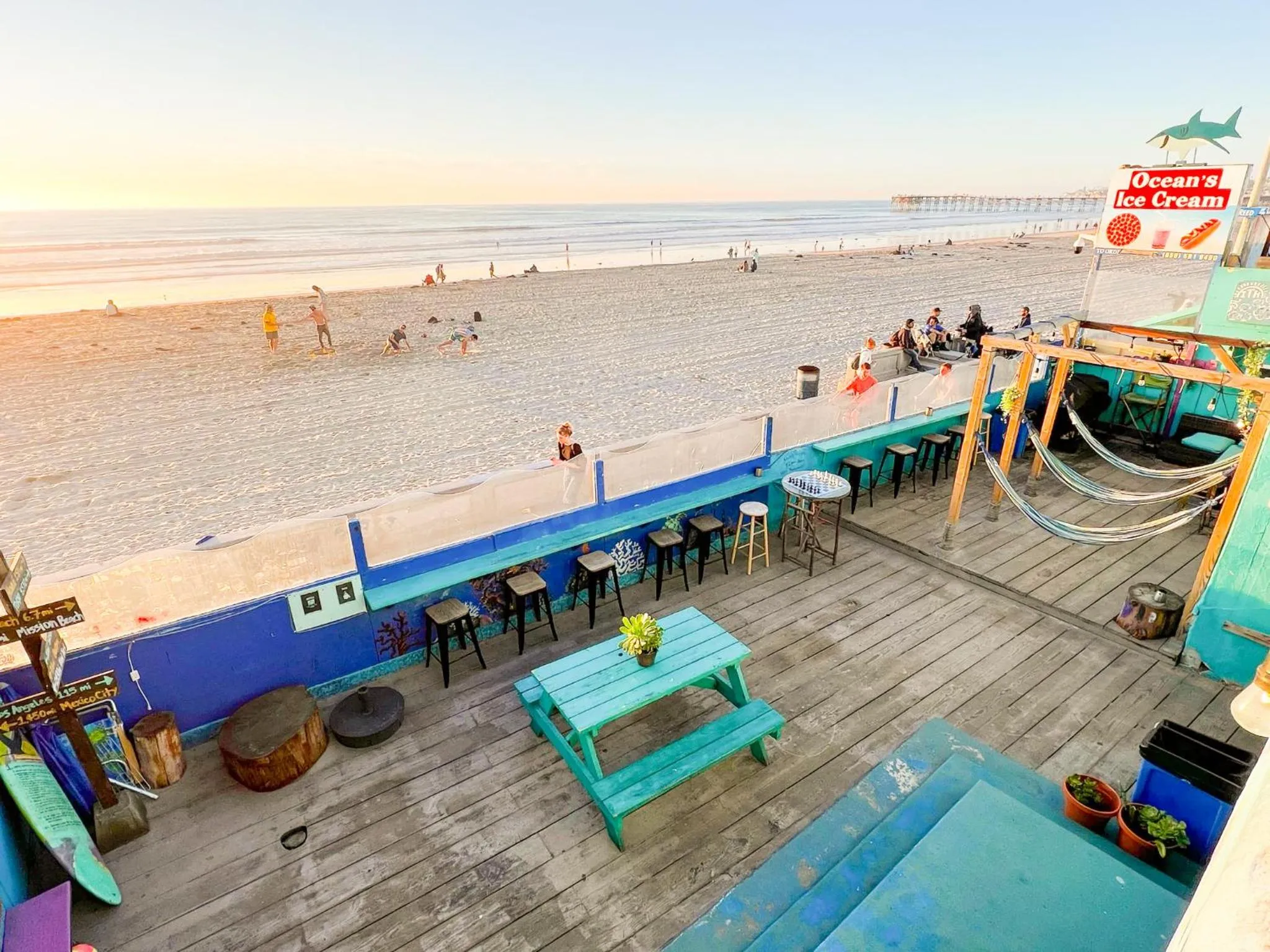 Property building in ITH San Diego Beach Bungalow Surf Hostel
