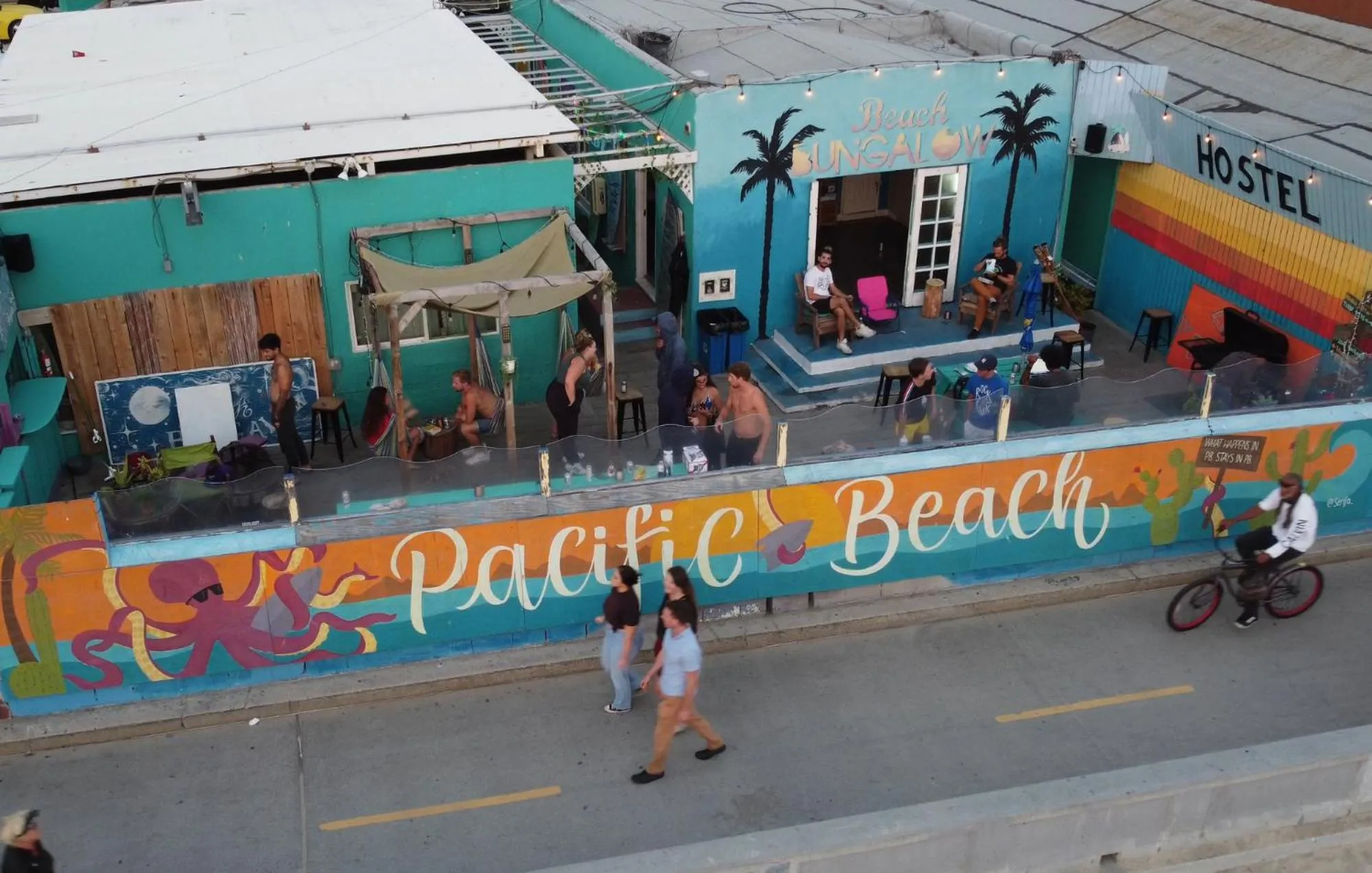 Patio in ITH San Diego Beach Bungalow Surf Hostel