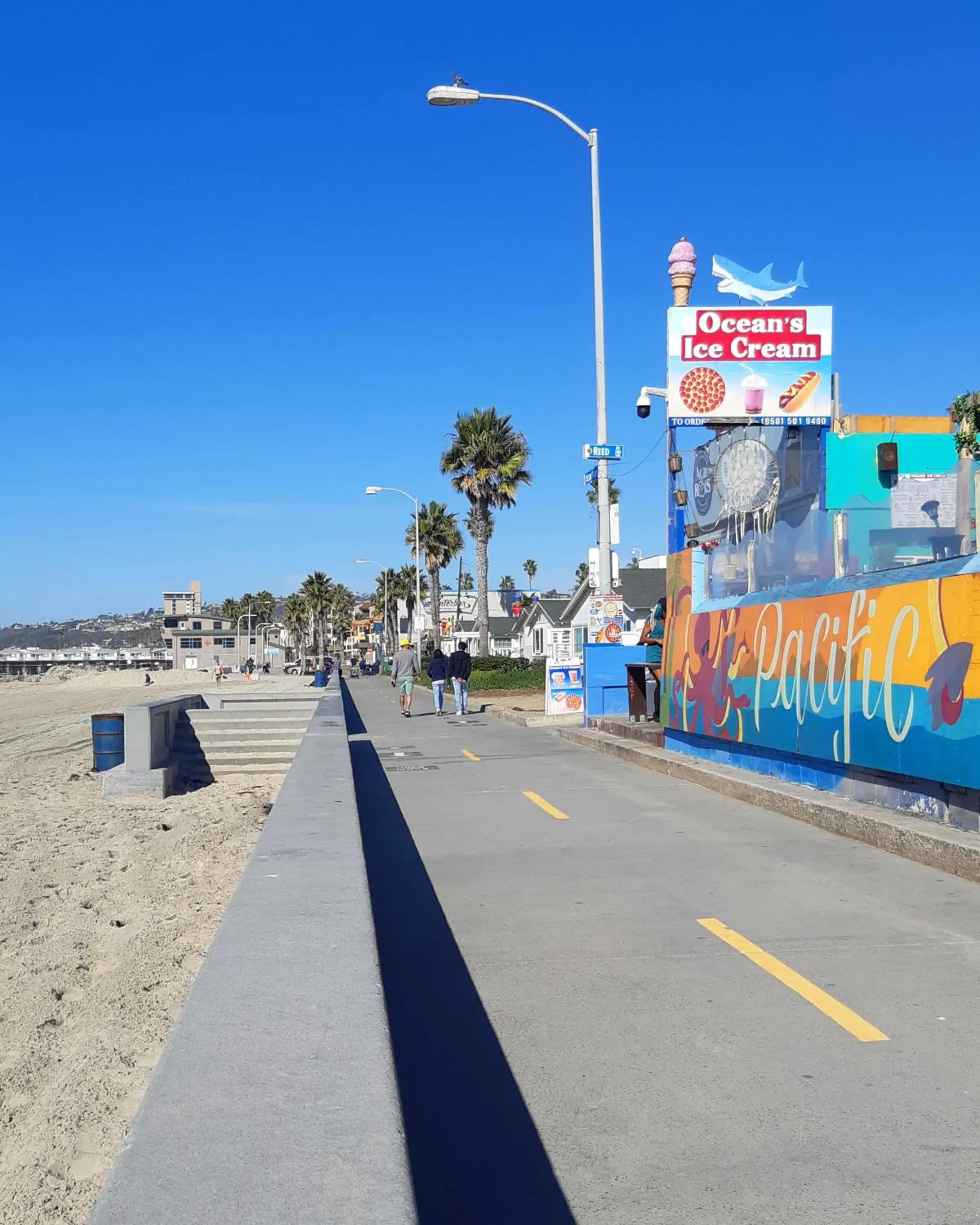 Property building in ITH San Diego Beach Bungalow Surf Hostel Property building in ITH San Diego Beach Bungalow Surf Hostel