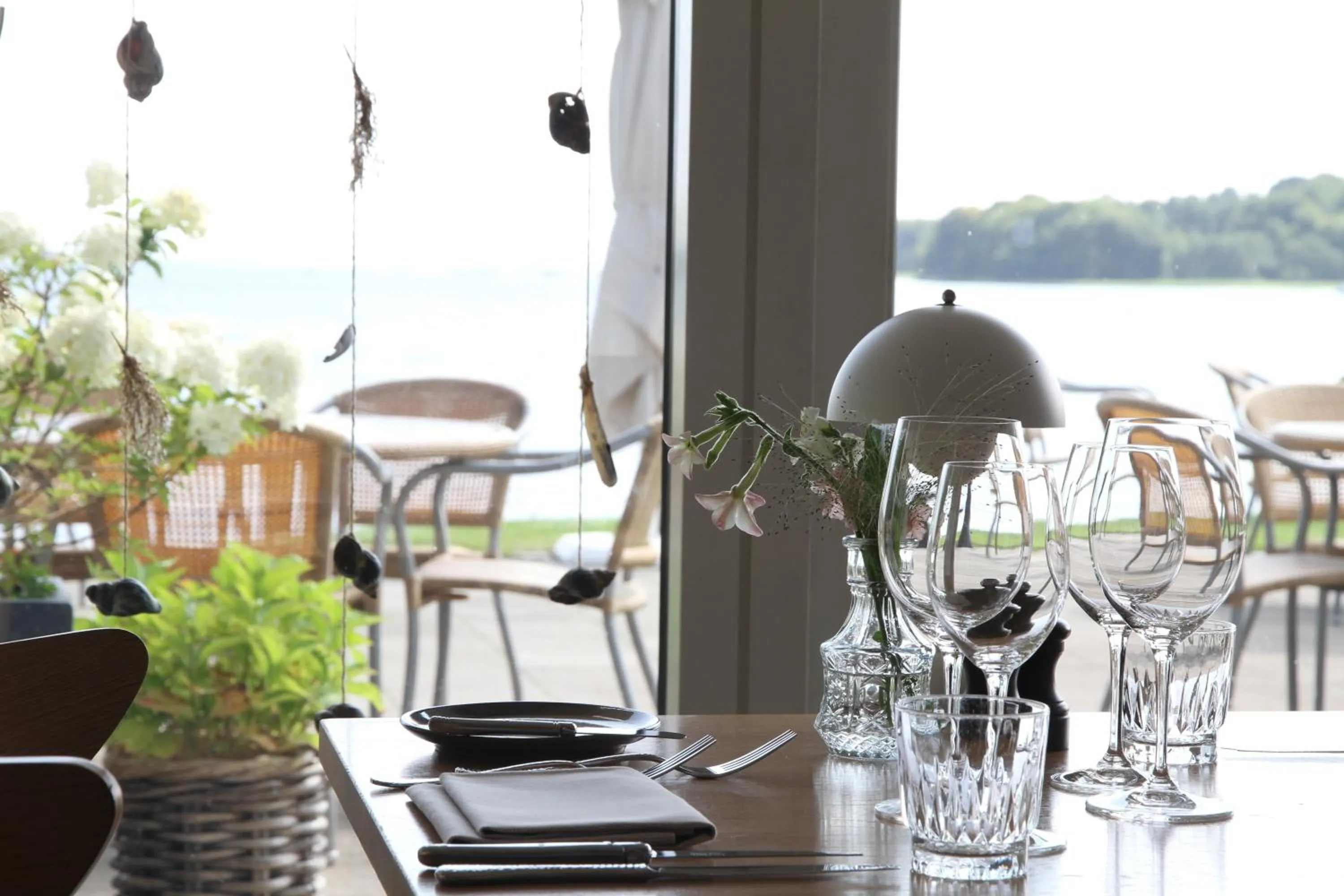 Restaurant/places to eat in Sixtus Sinatur Hotel & Konference