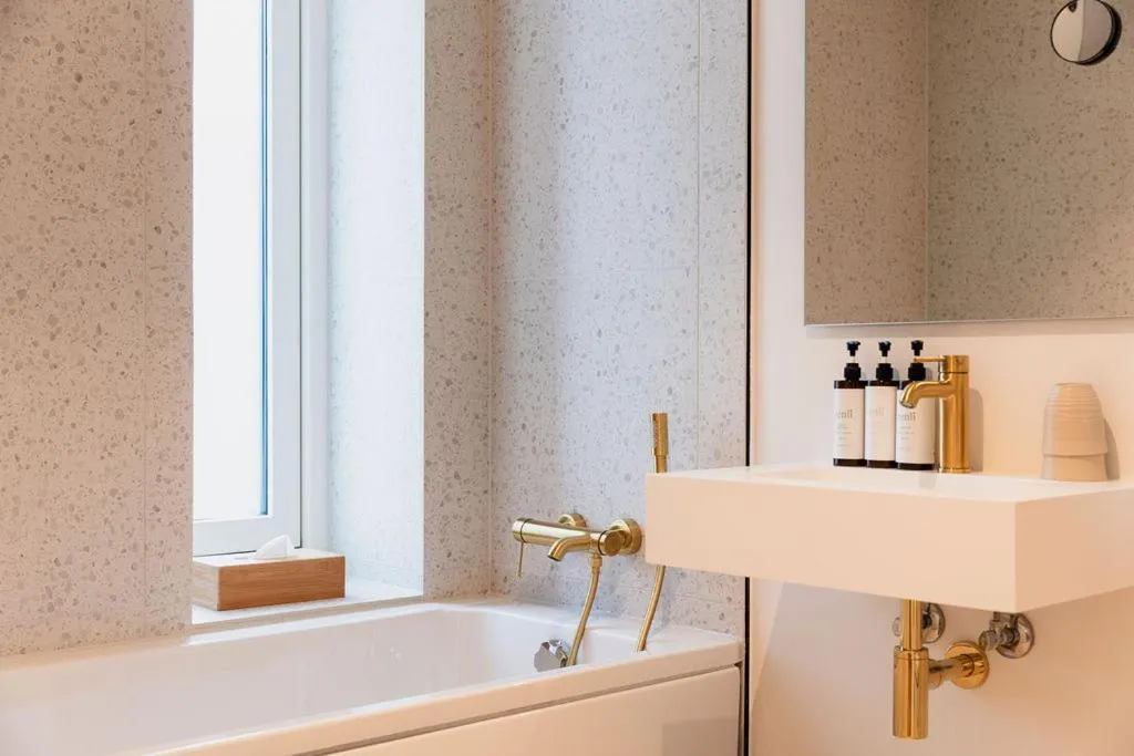 Bathroom, Bed in Sixtus Sinatur Hotel & Konference