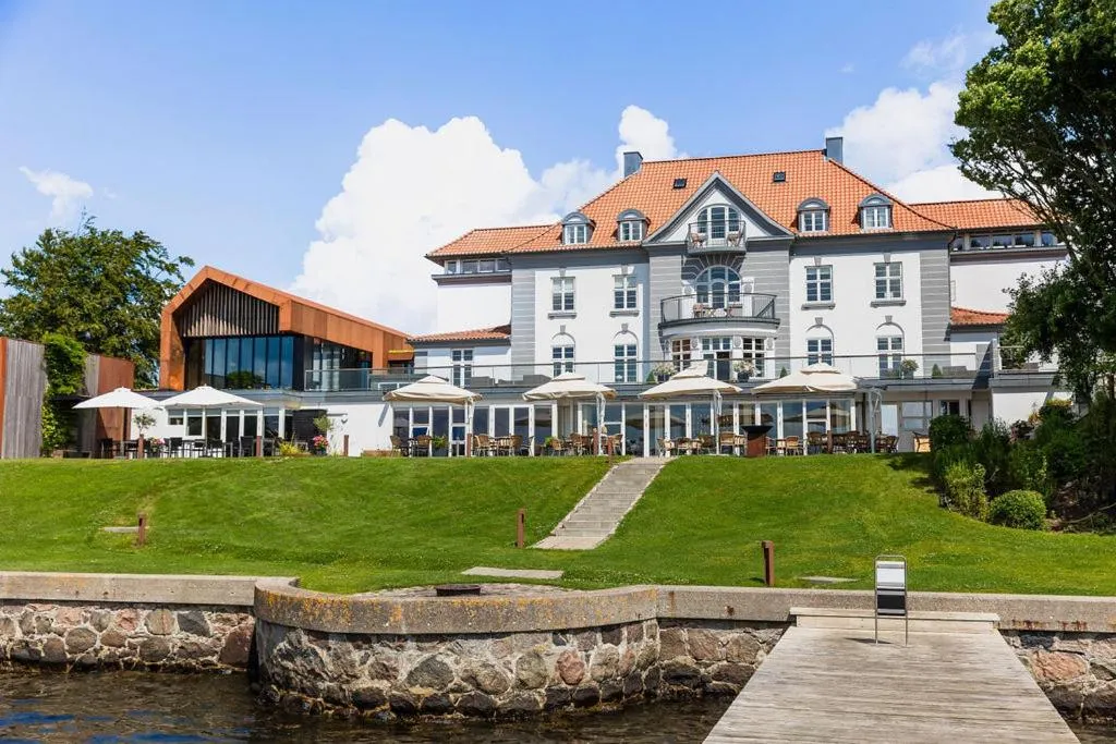 Property building in Sixtus Sinatur Hotel & Konference