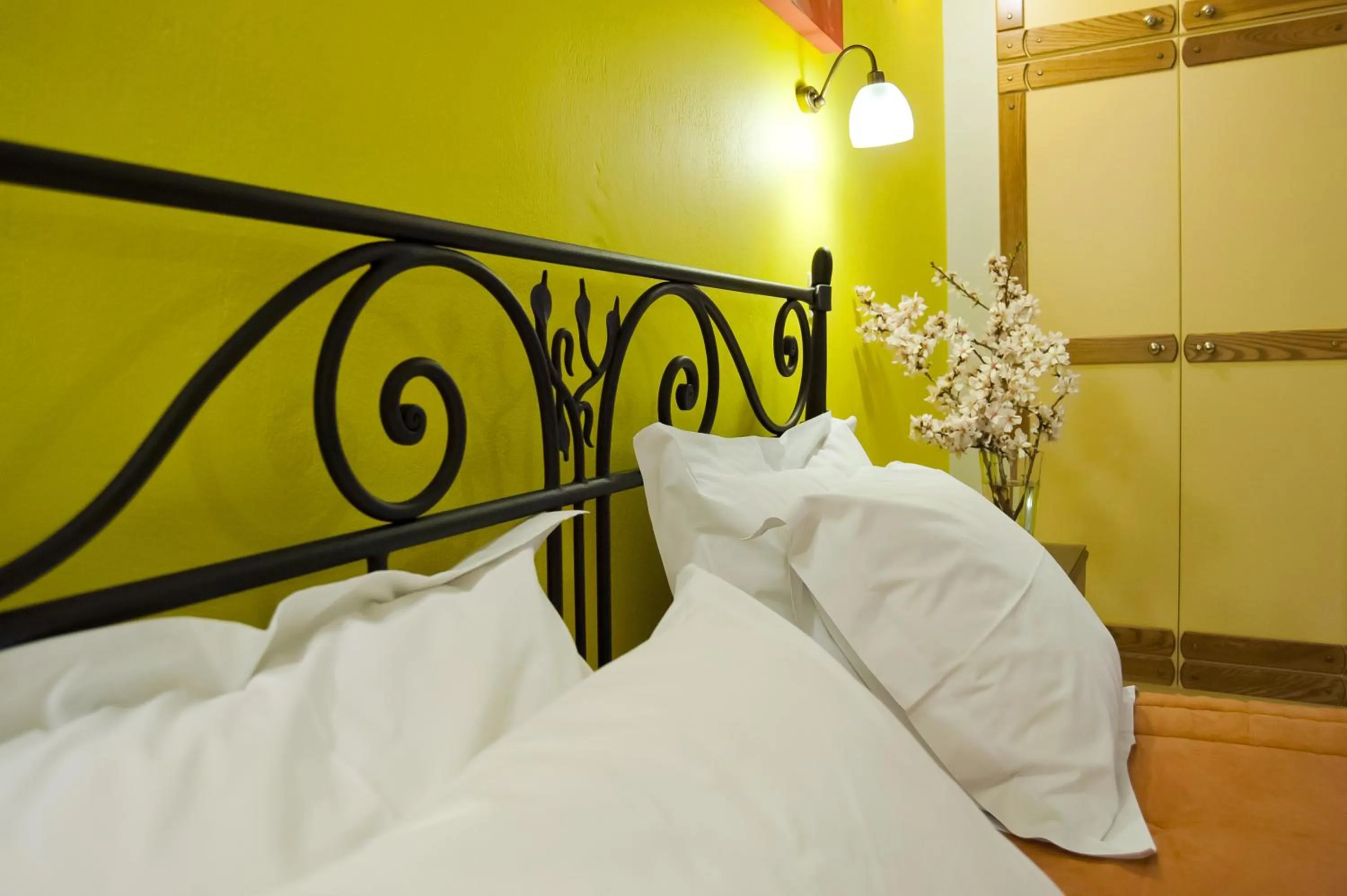 Decorative detail, Bed in Pitho