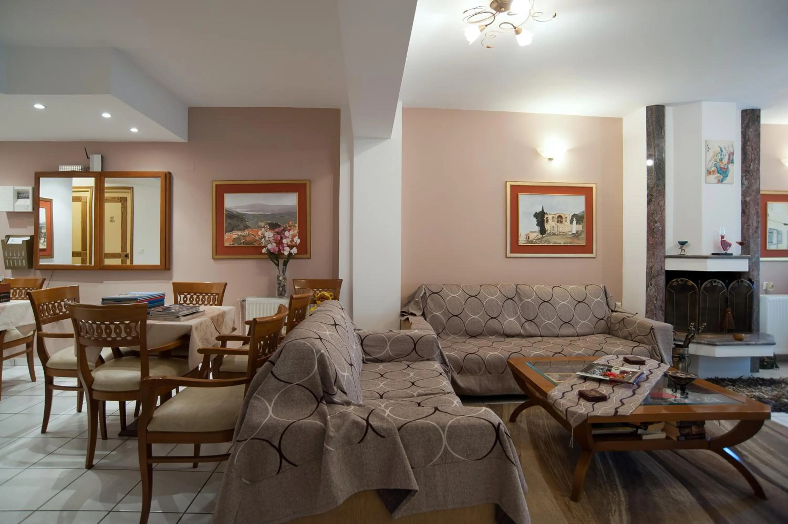 Lobby or reception in Pitho