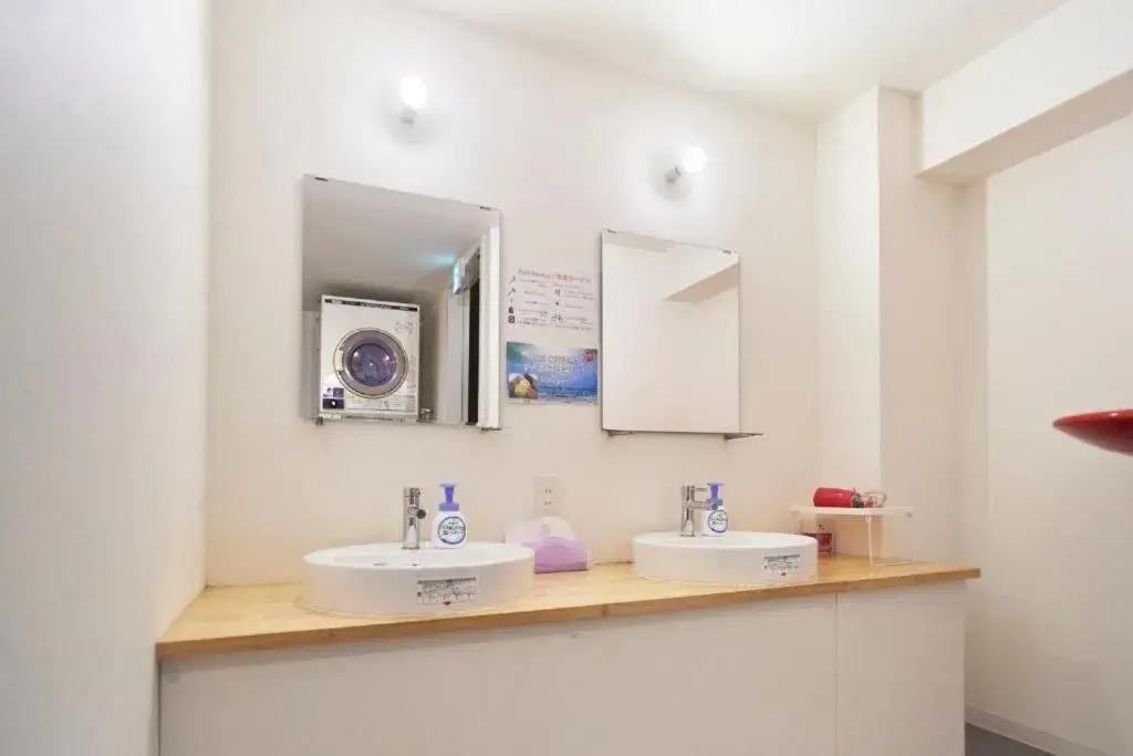 Triple Room in Osaka Guesthouse Sakura Triple Room in Osaka Guesthouse Sakura