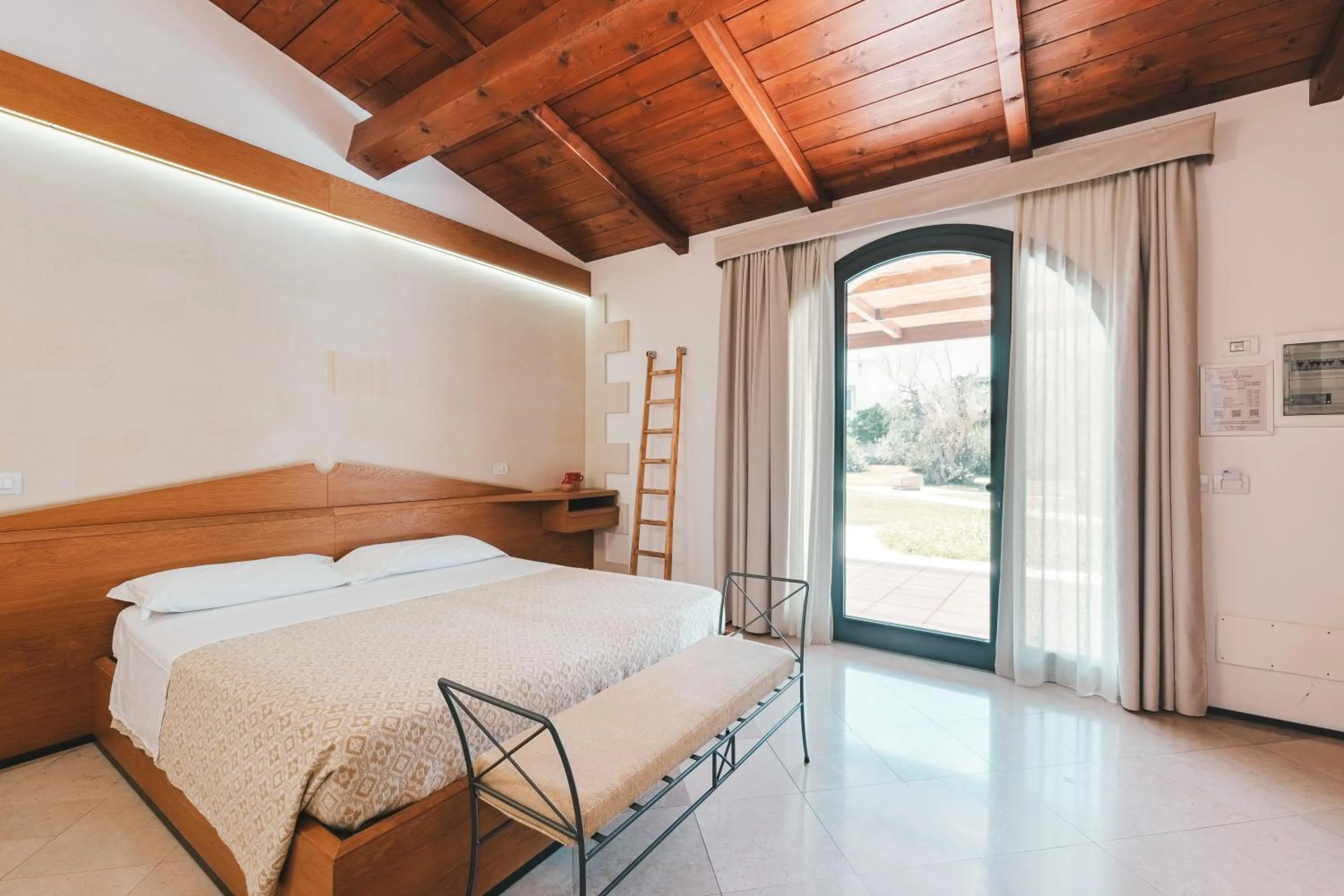 Patio, Bed in Masseria Stali, The Originals Relais