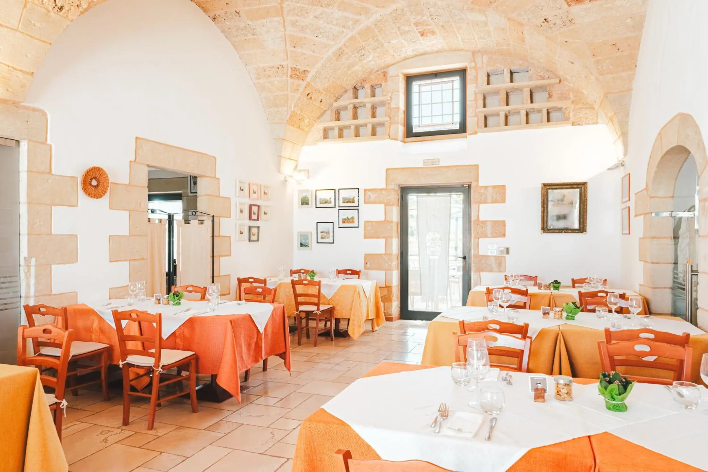 Restaurant/places to eat in Masseria Stali, The Originals Relais Restaurant/places to eat in Masseria Stali, The Originals Relais