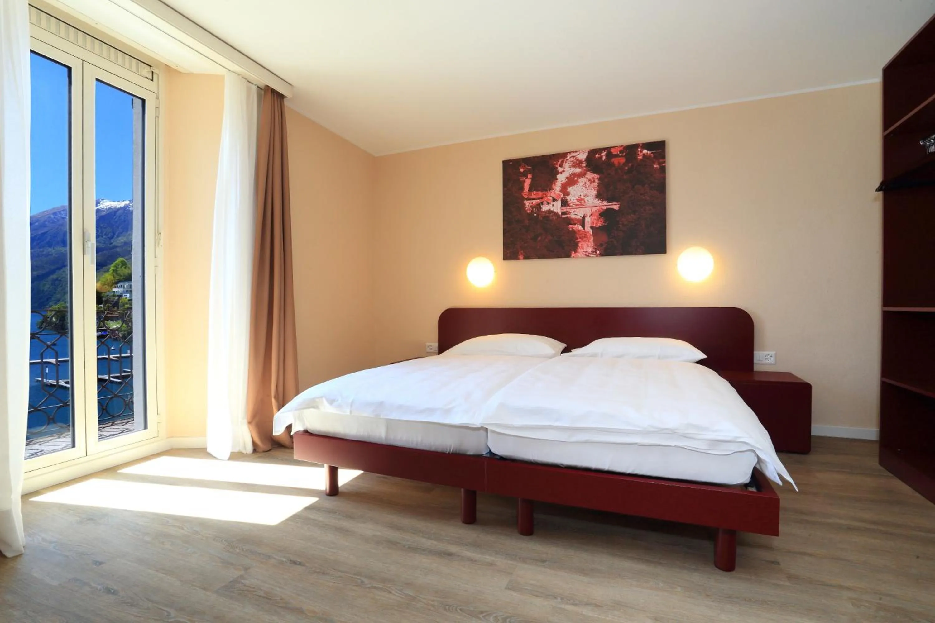 Photo of the whole room, Bed in Hotel Elvezia Ascona