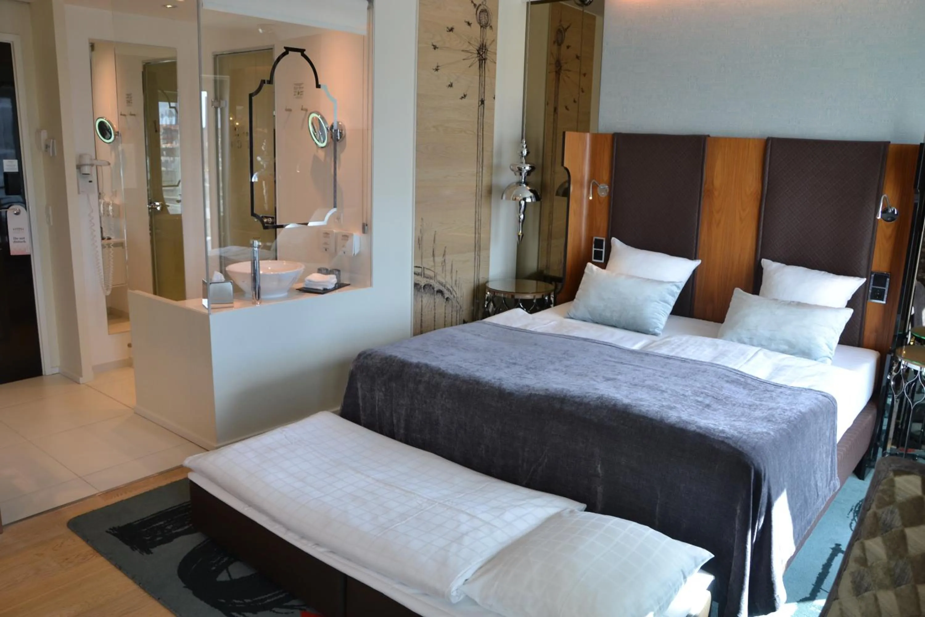 Bedroom, Bed in Tivoli Hotel