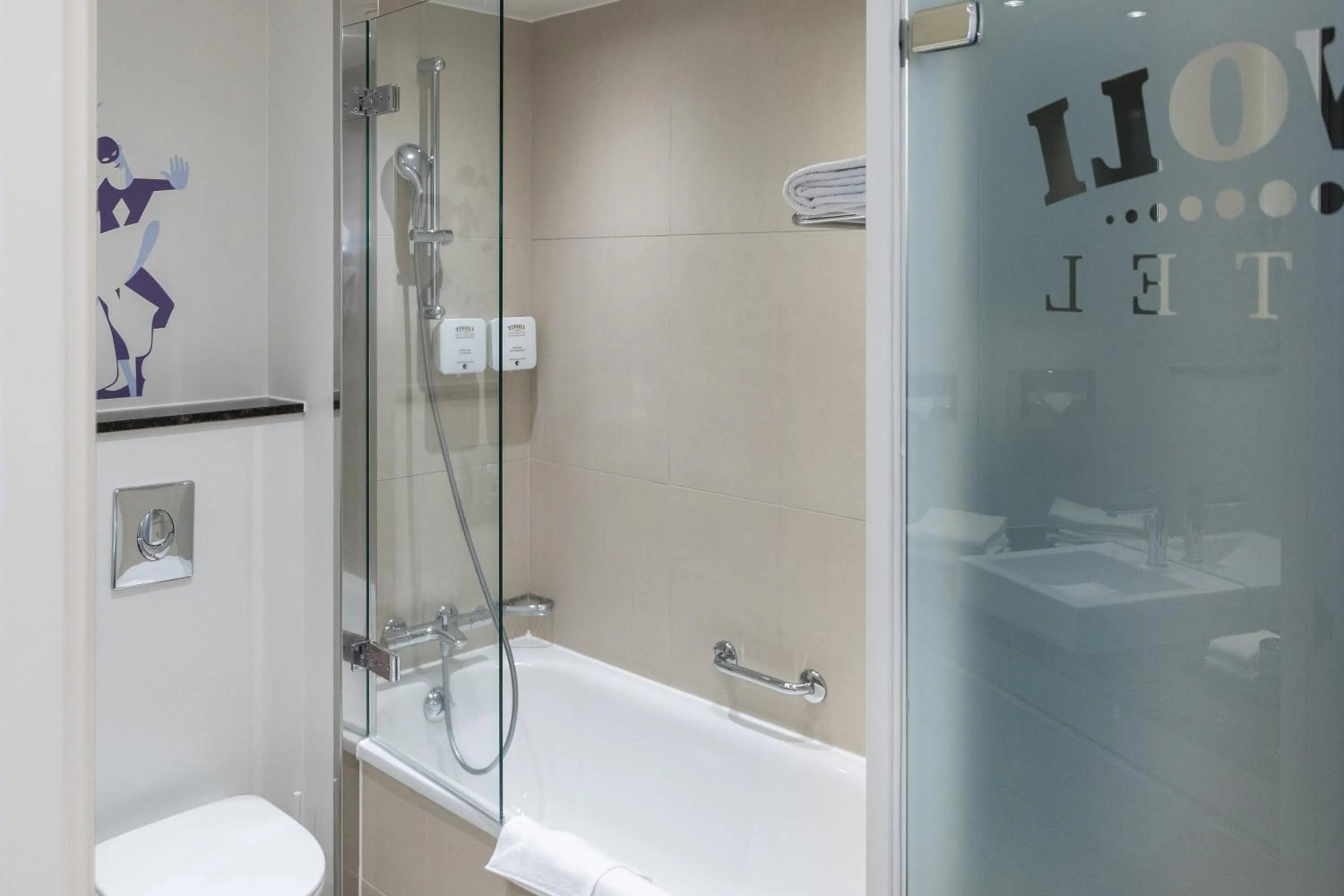 Shower in Tivoli Hotel