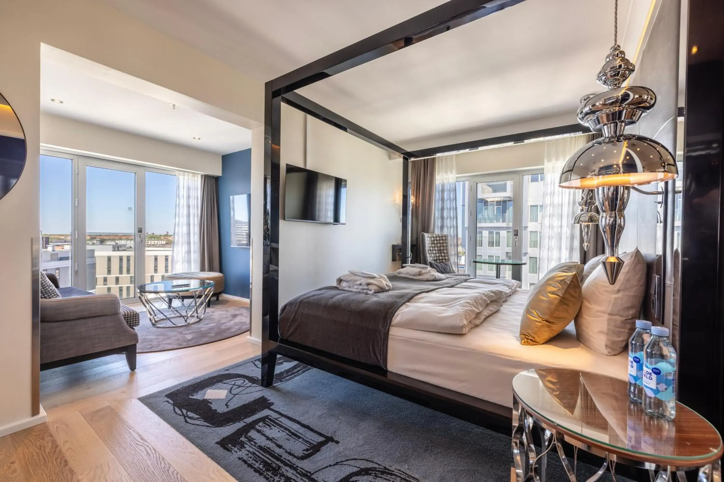 Photo of the whole room, Bed in Tivoli Hotel Photo of the whole room, Bed in Tivoli Hotel