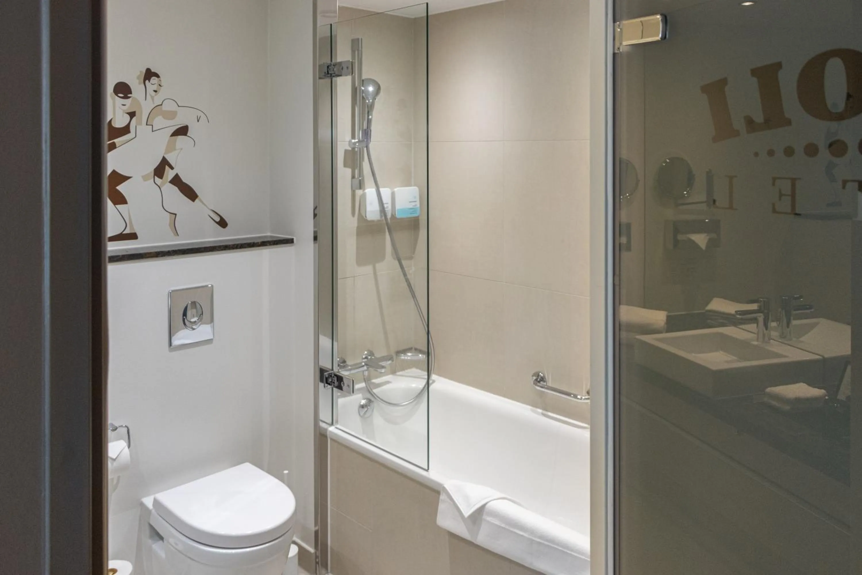 Toilet in Tivoli Hotel