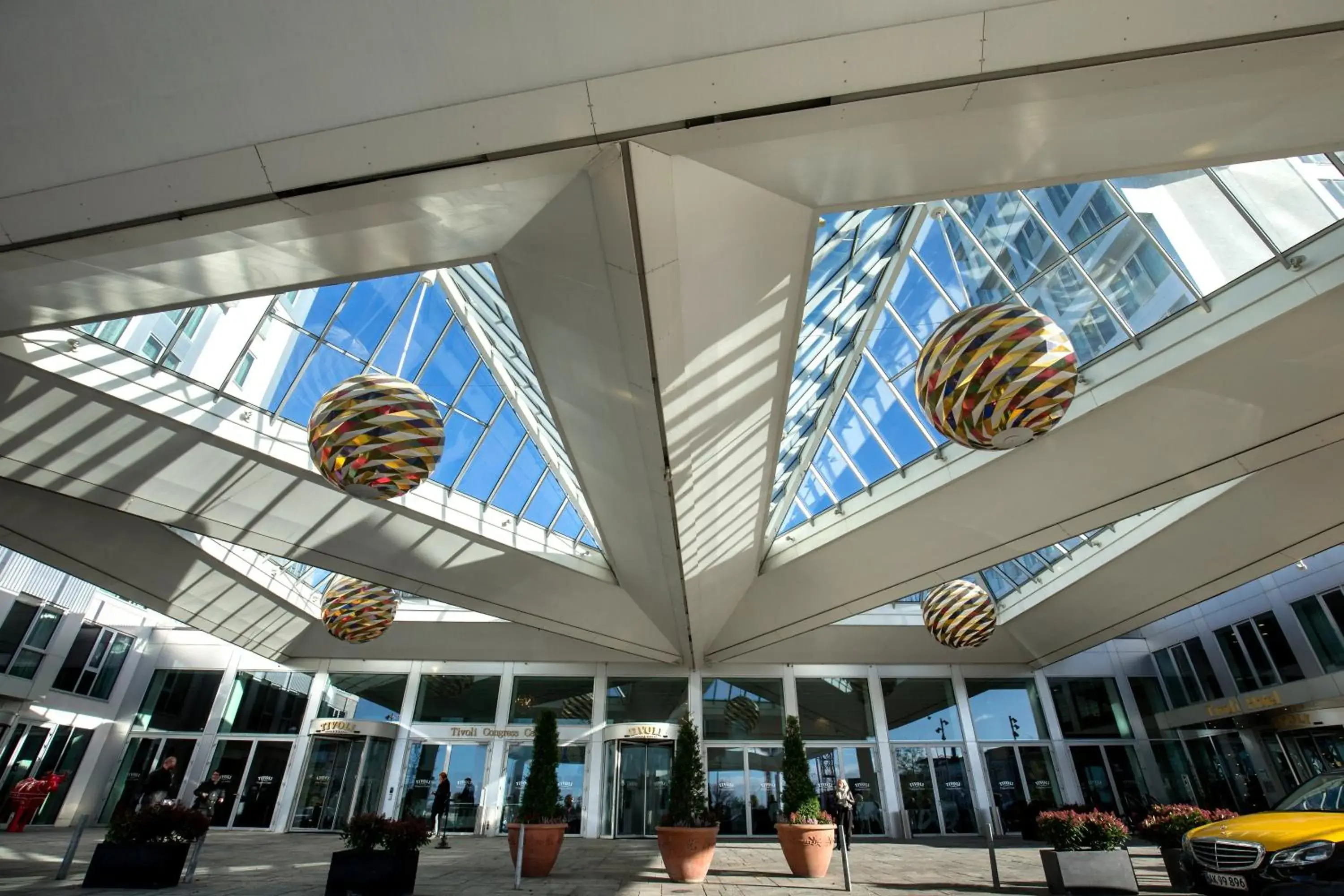 Facade/entrance in Tivoli Hotel Facade/entrance in Tivoli Hotel