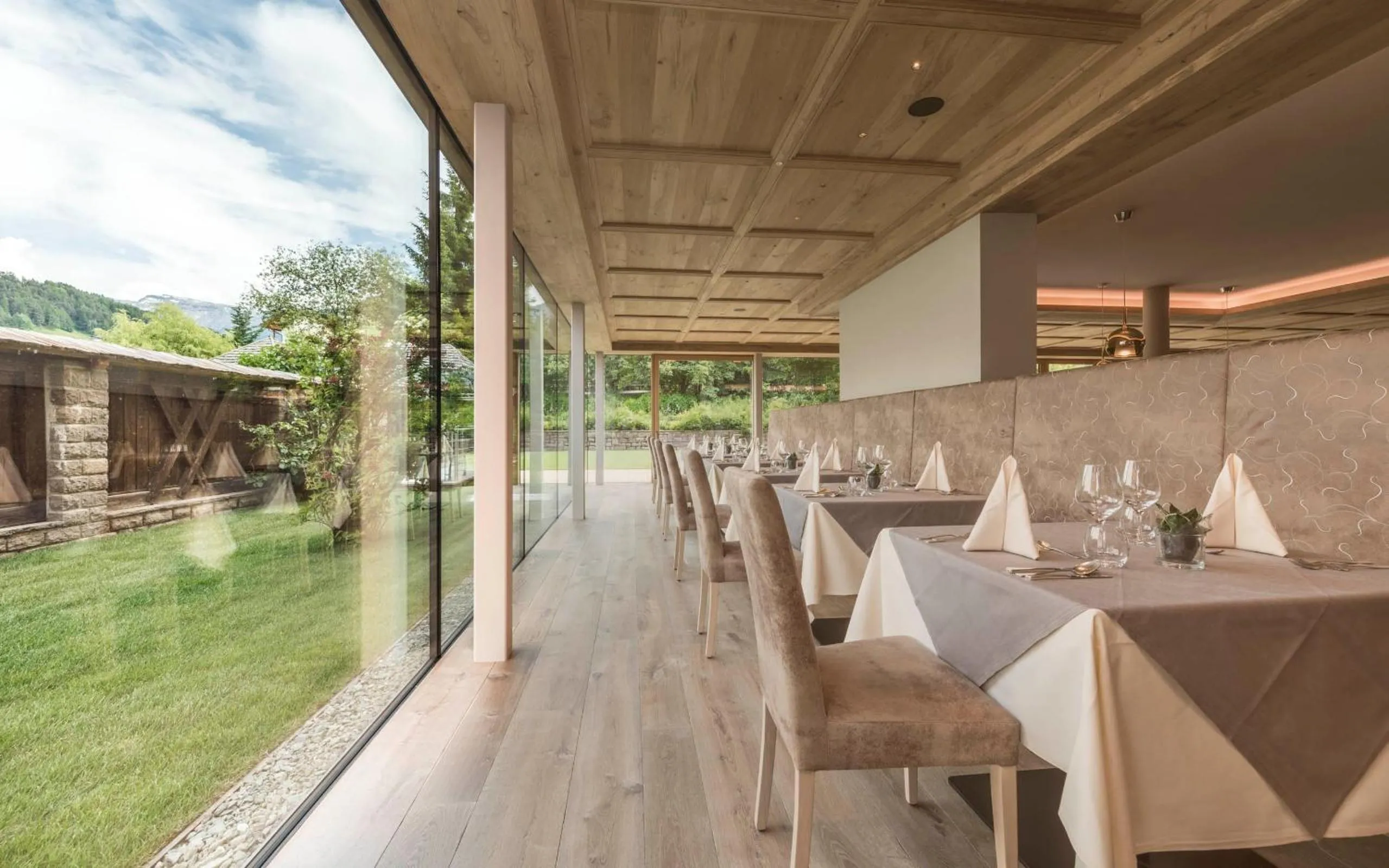 Restaurant/places to eat in Hotel Madonna