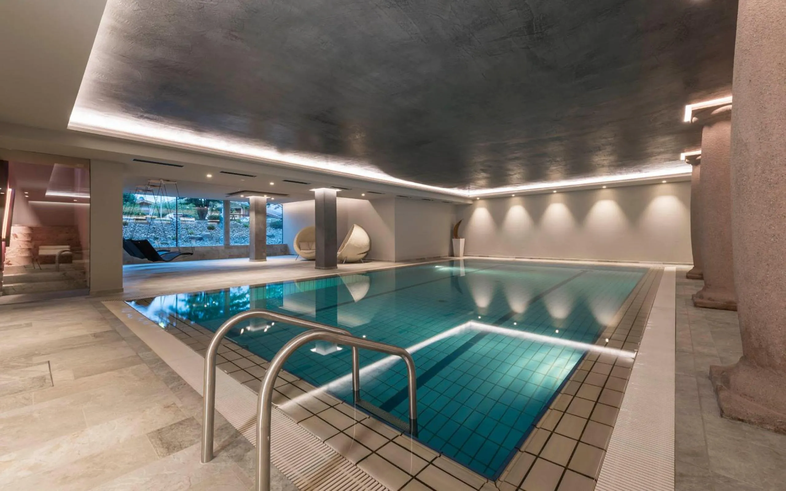 Swimming pool in Hotel Madonna