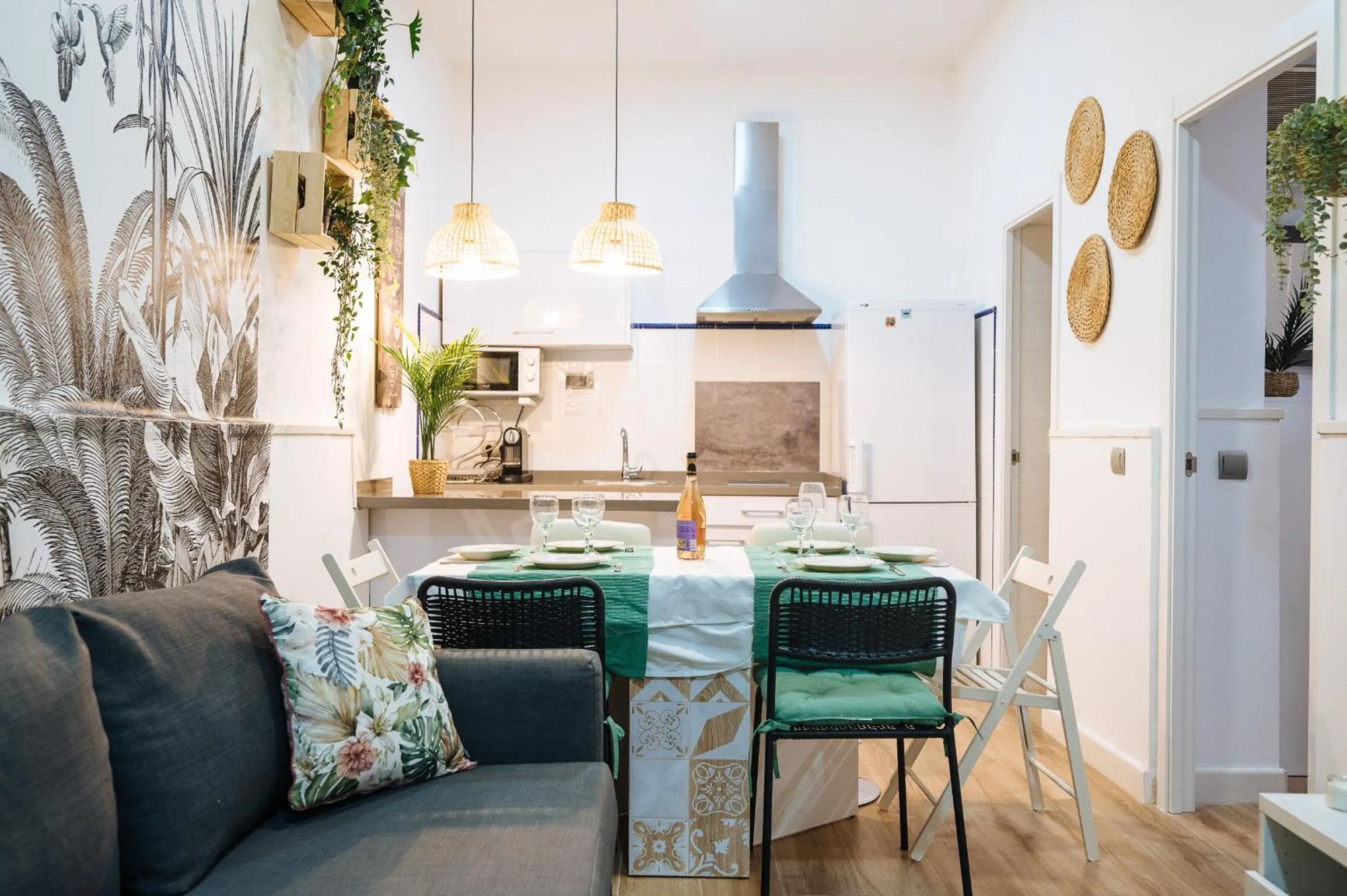 Dining area in Divi Apartments Martínez Montañes