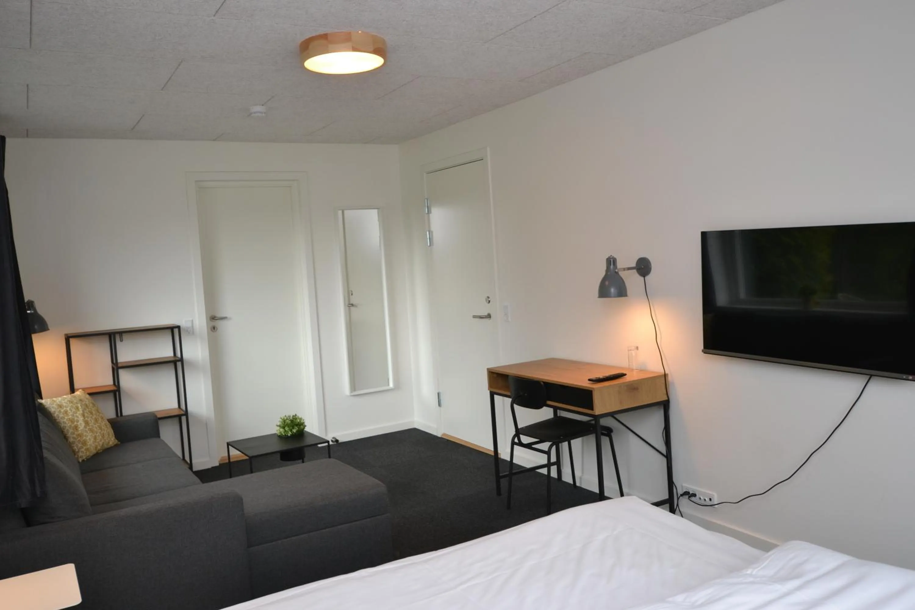 Seating area, Bed in Dalby Hotel