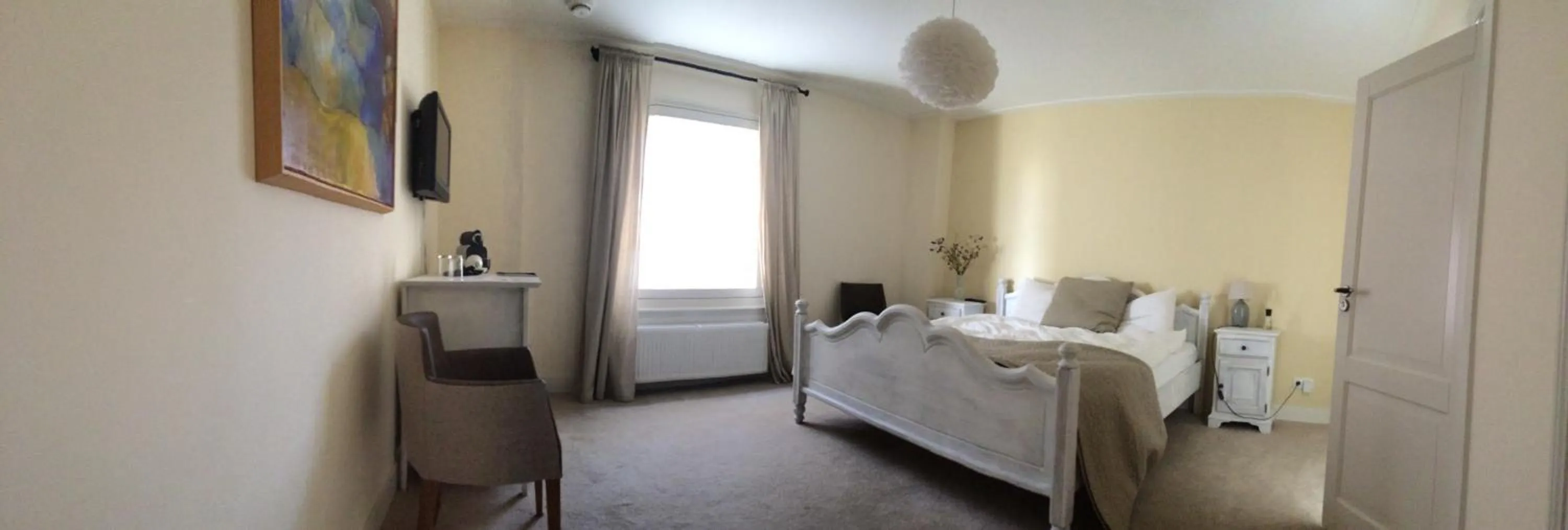 Property building, Bed in Proeverij de Azijnmakerij