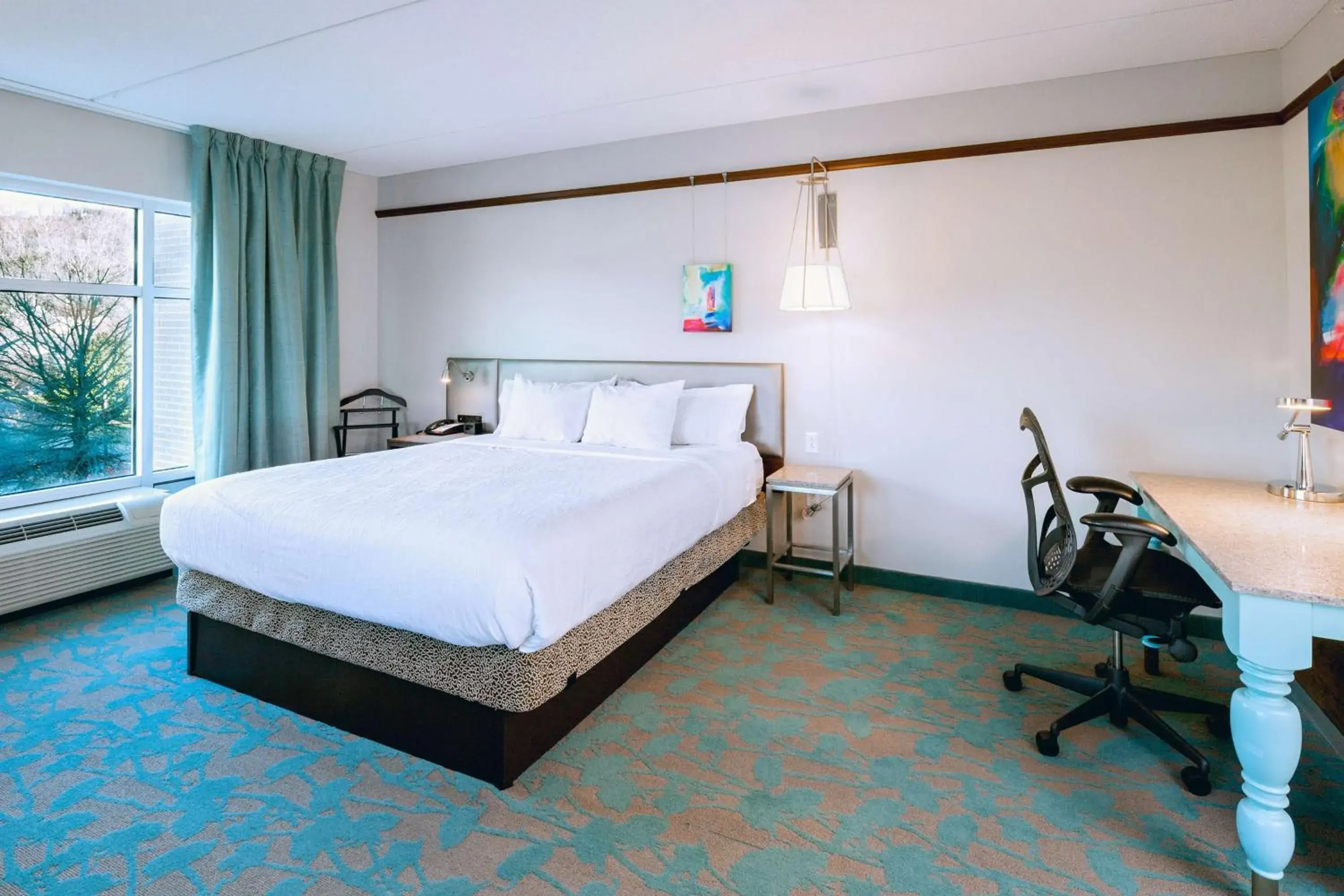 Corner King Room in Hilton Garden Inn Asheville Downtown Corner King Room in Hilton Garden Inn Asheville Downtown