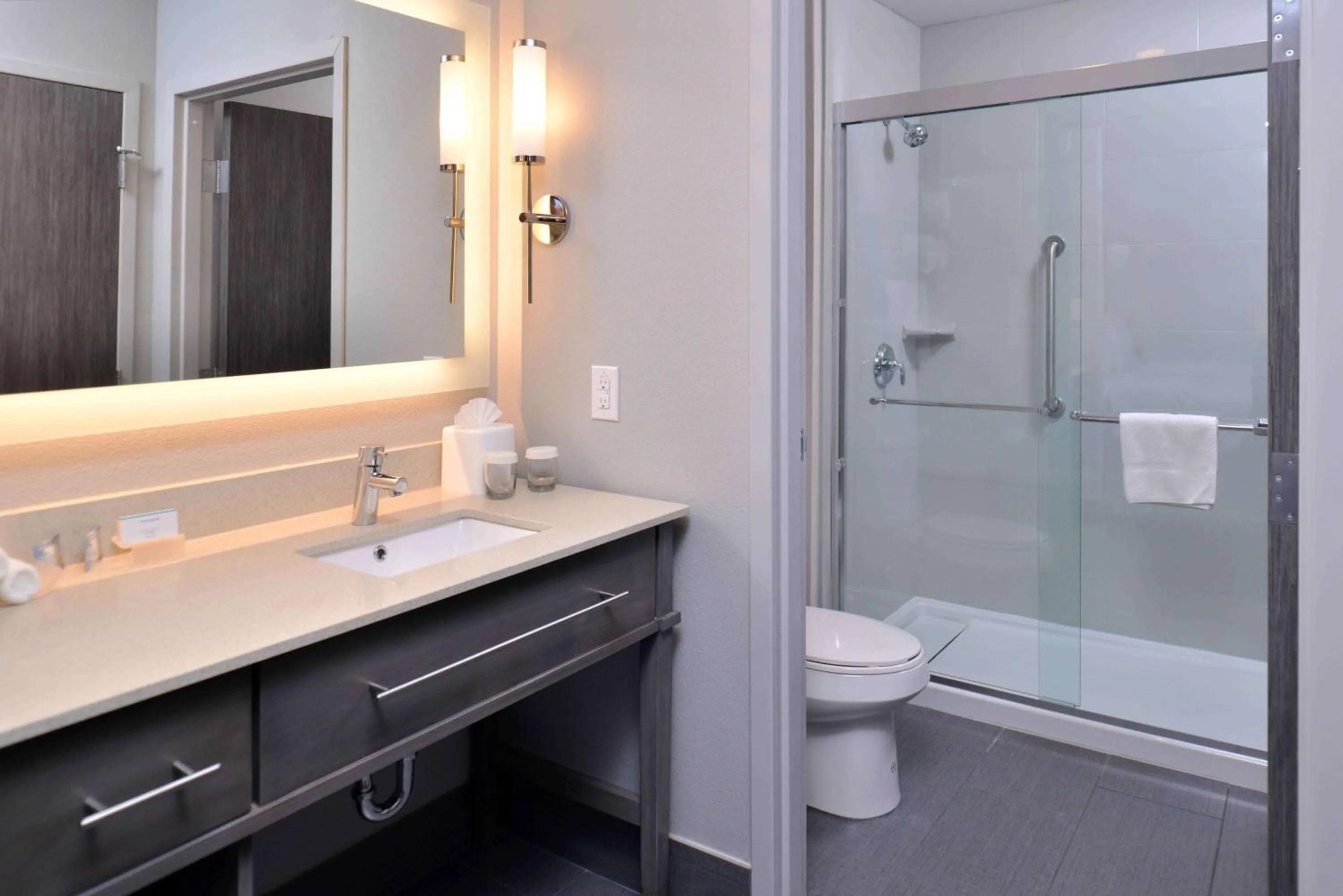 Bathroom in Homewood Suites by Hilton Trophy Club Southlake