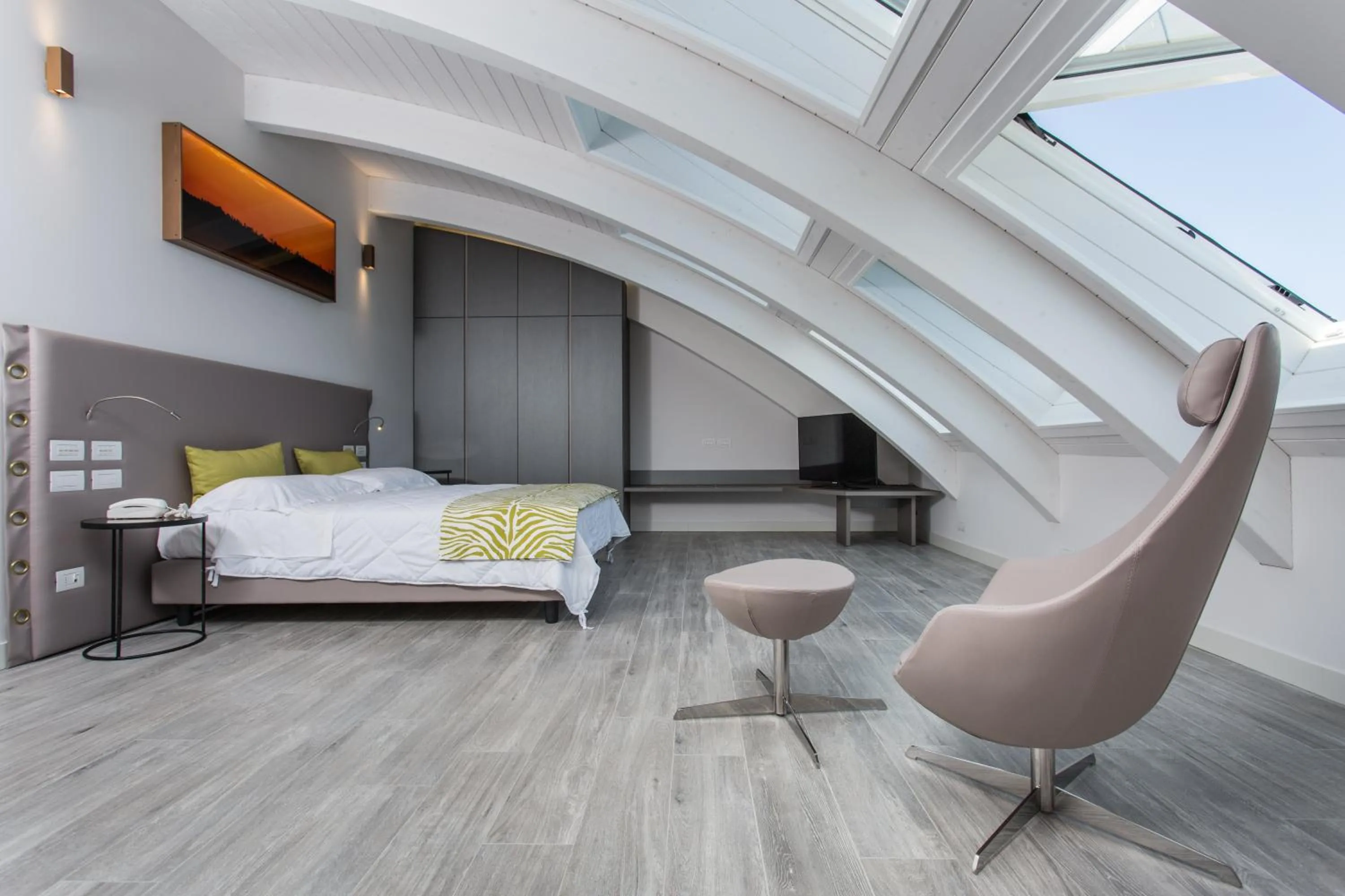 Seating area, Bed in Hotel Savini