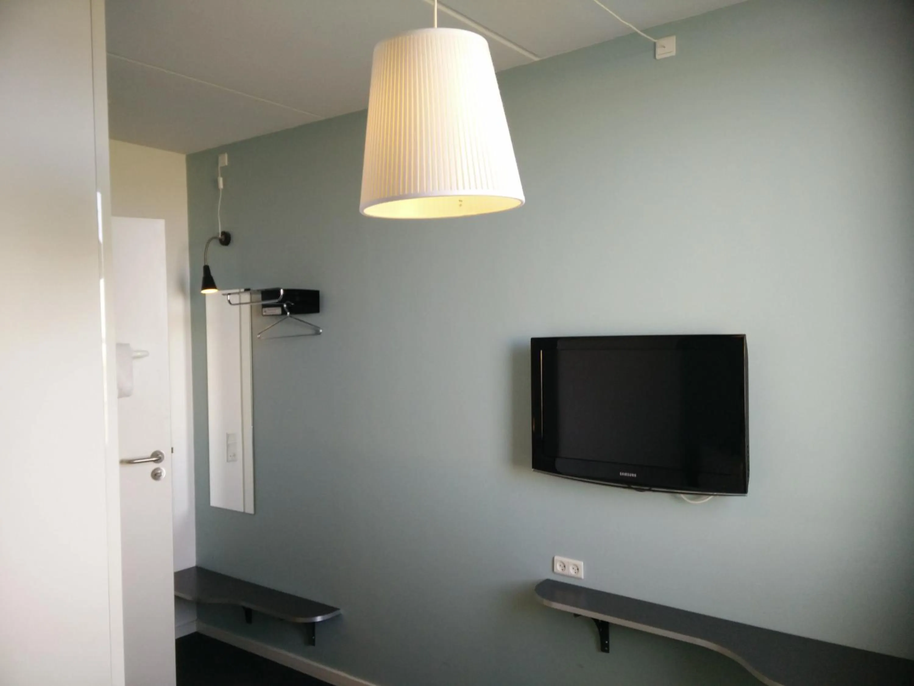 TV and multimedia in Motel X