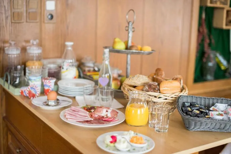 Buffet breakfast in Gasthaus zur Waldschenke