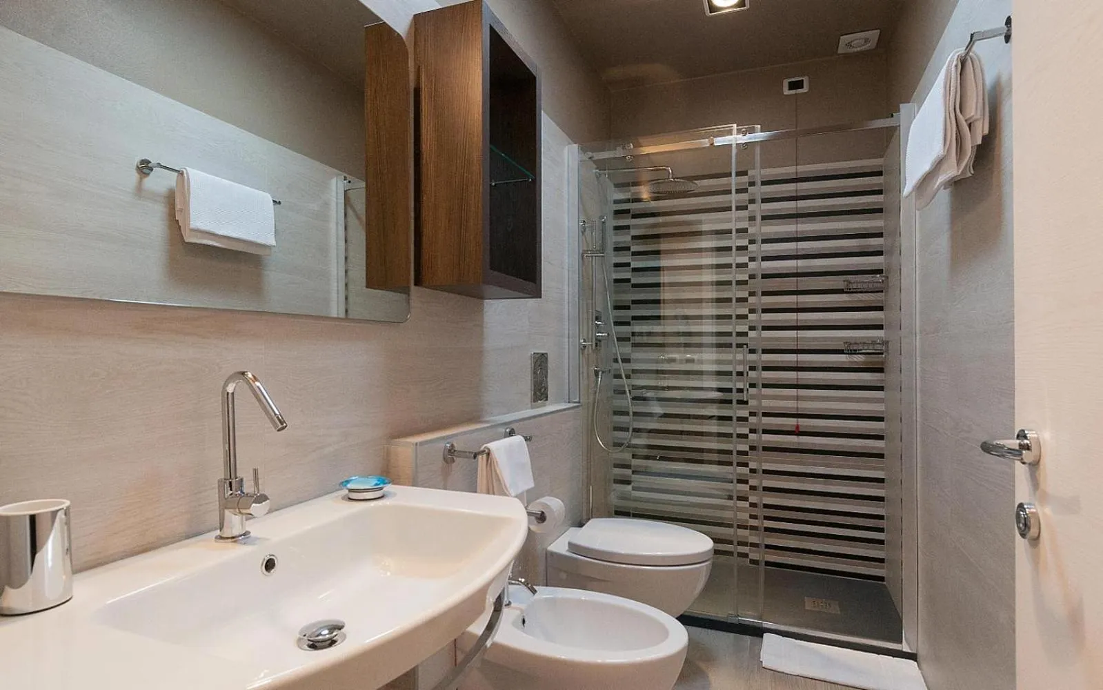 Shower in Park Gallanti