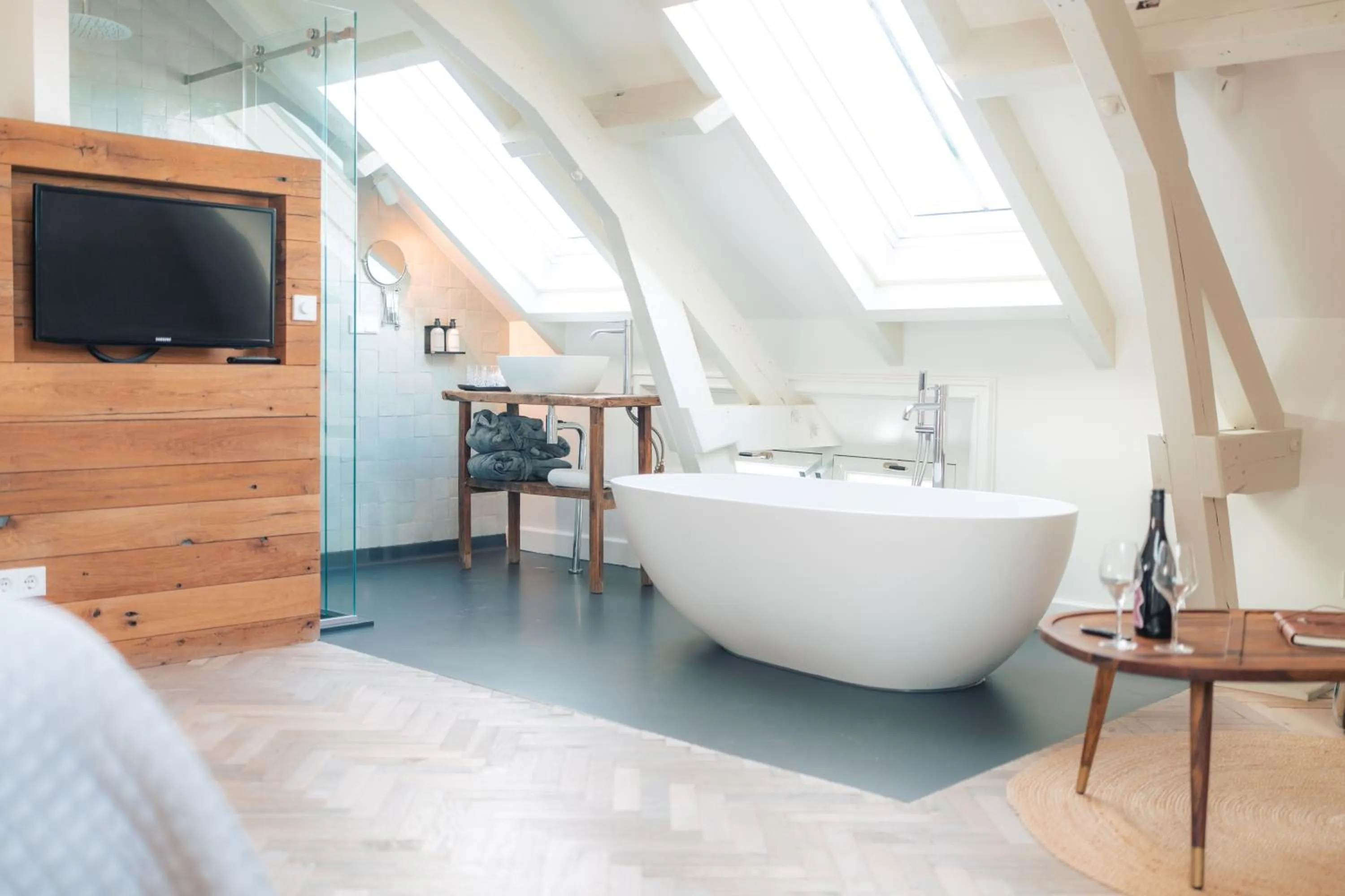 Bathroom, Bed in Boutique Hotel De Witte Dame