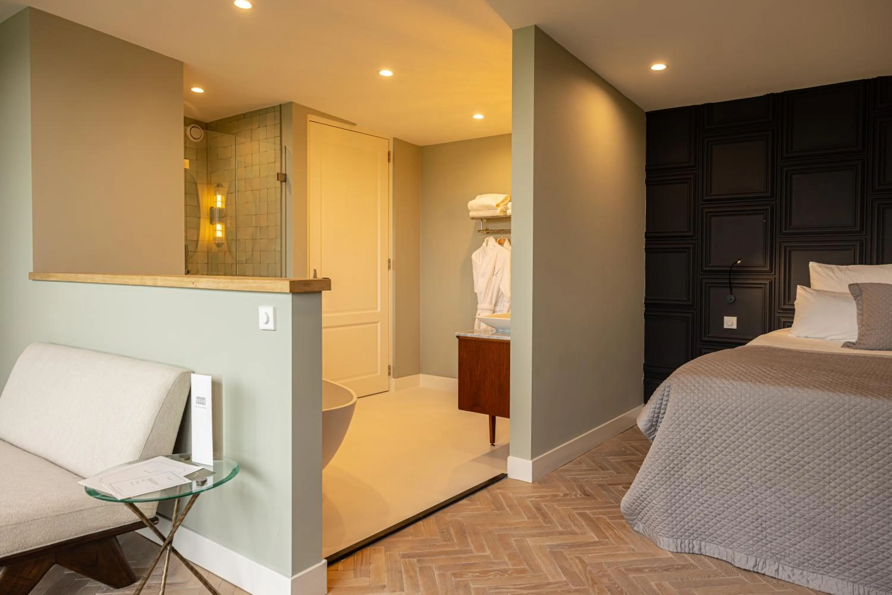 Bathroom, Bed in Boutique Hotel De Witte Dame