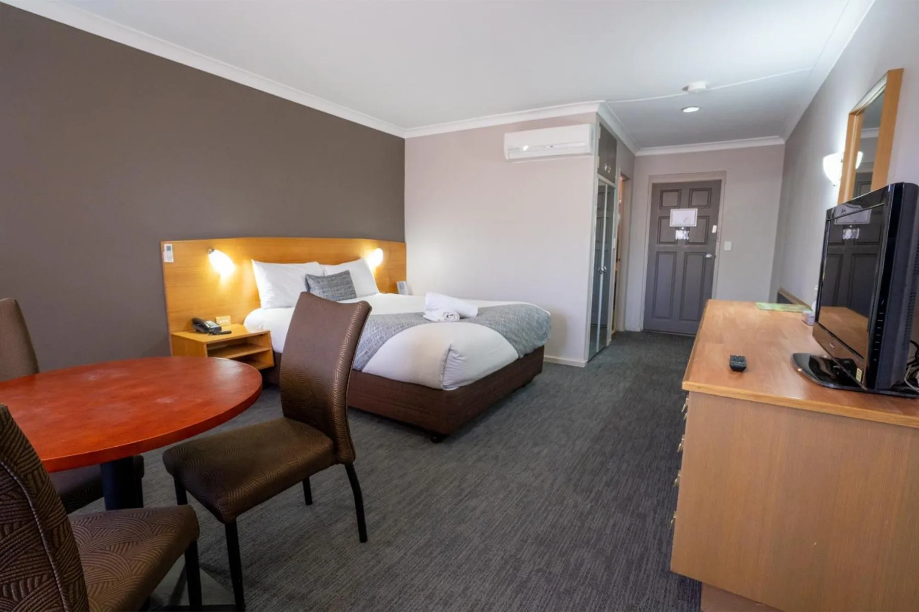 Bedroom, Bed in Hospitality Kalgoorlie, SureStay Collection by Best Western