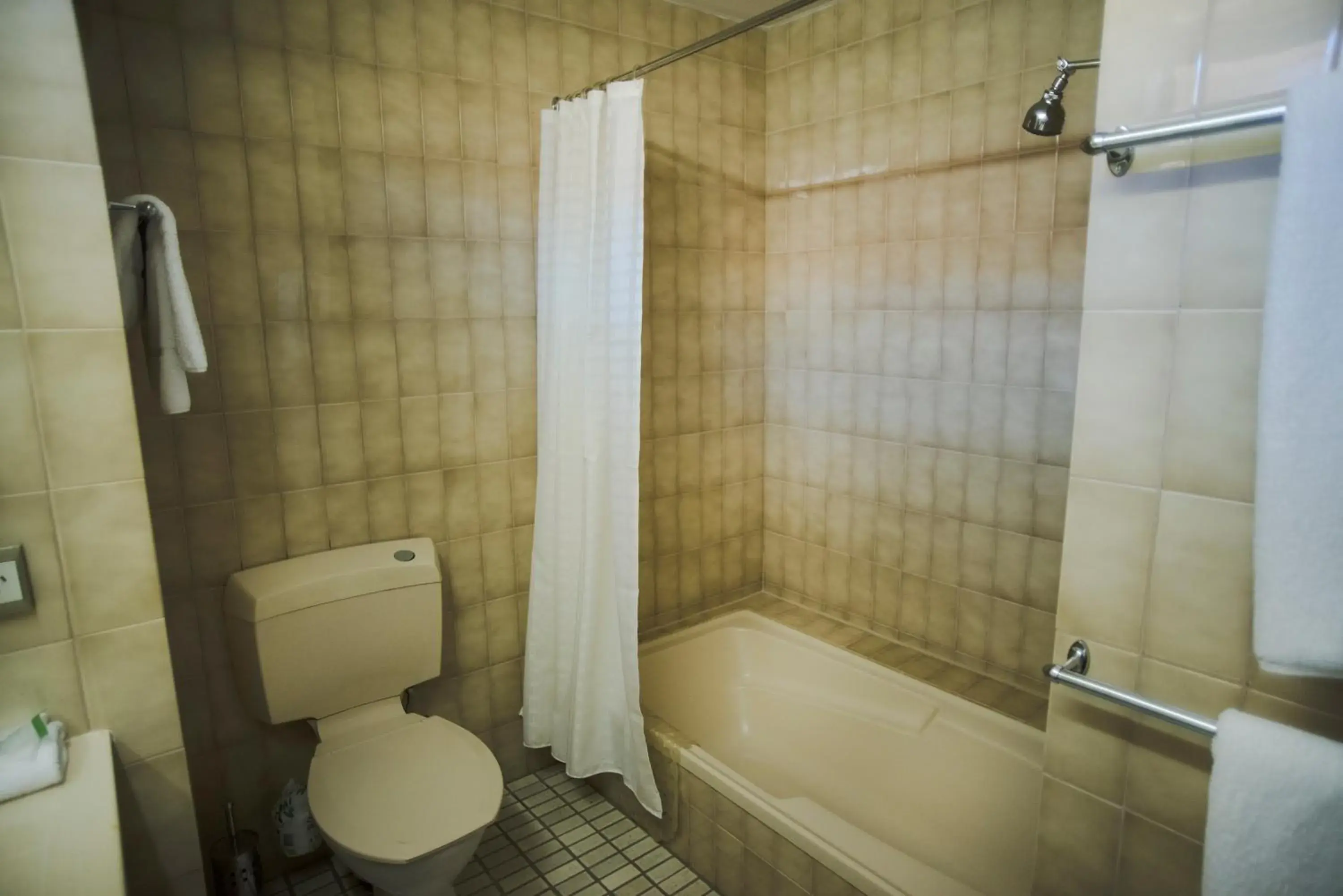 Bathroom in Hospitality Kalgoorlie, SureStay Collection by Best Western Bathroom in Hospitality Kalgoorlie, SureStay Collection by Best Western