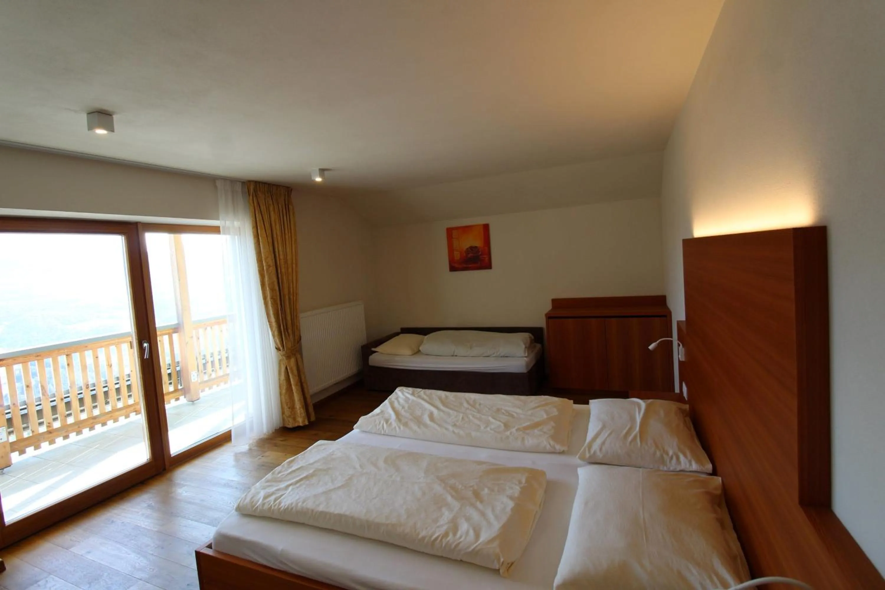 Photo of the whole room, Bed in Gasthaus zum Weissen Kreuz