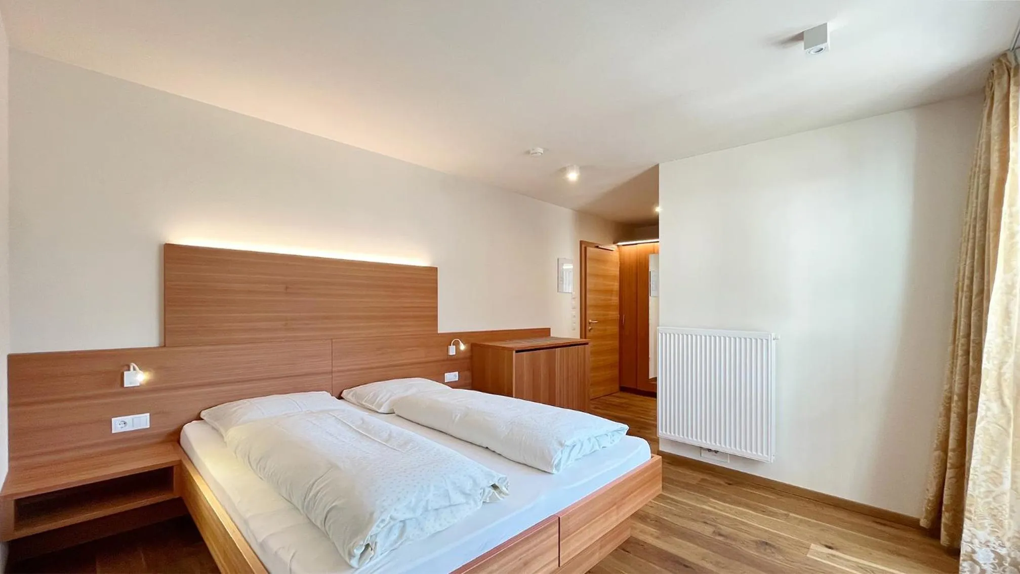 Photo of the whole room, Bed in Gasthaus zum Weissen Kreuz