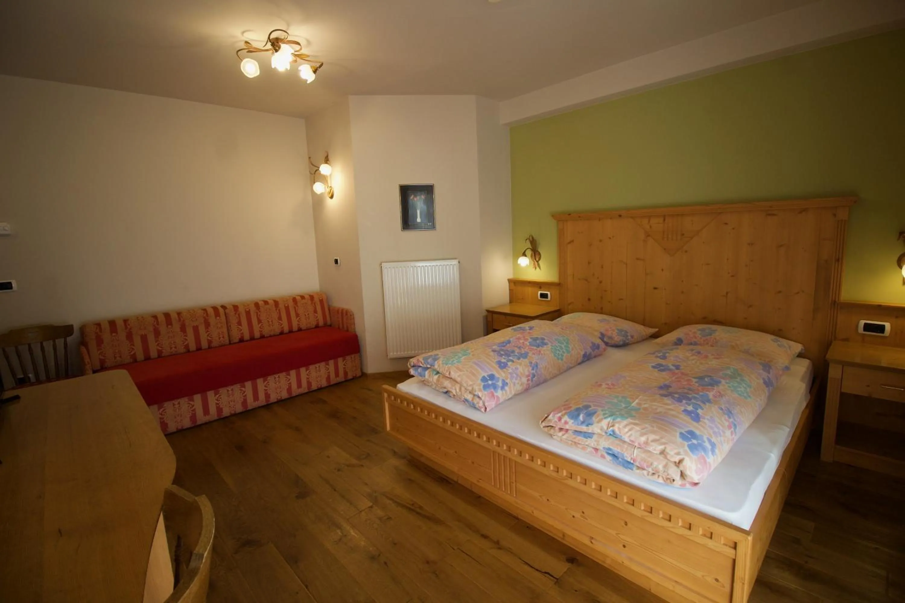 Photo of the whole room, Bed in Gasthaus zum Weissen Kreuz