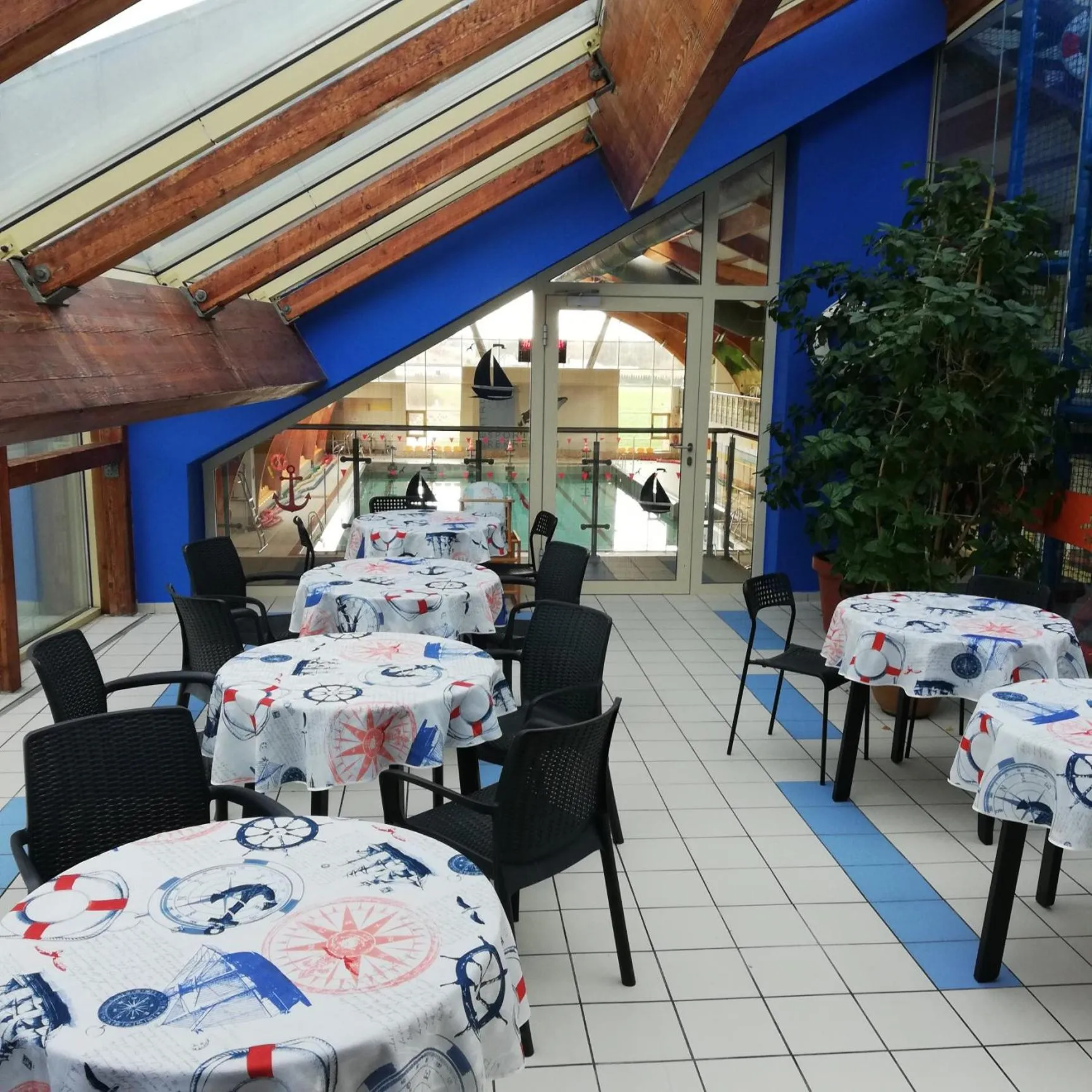 Restaurant/places to eat in Hotel i Aquapark Olender