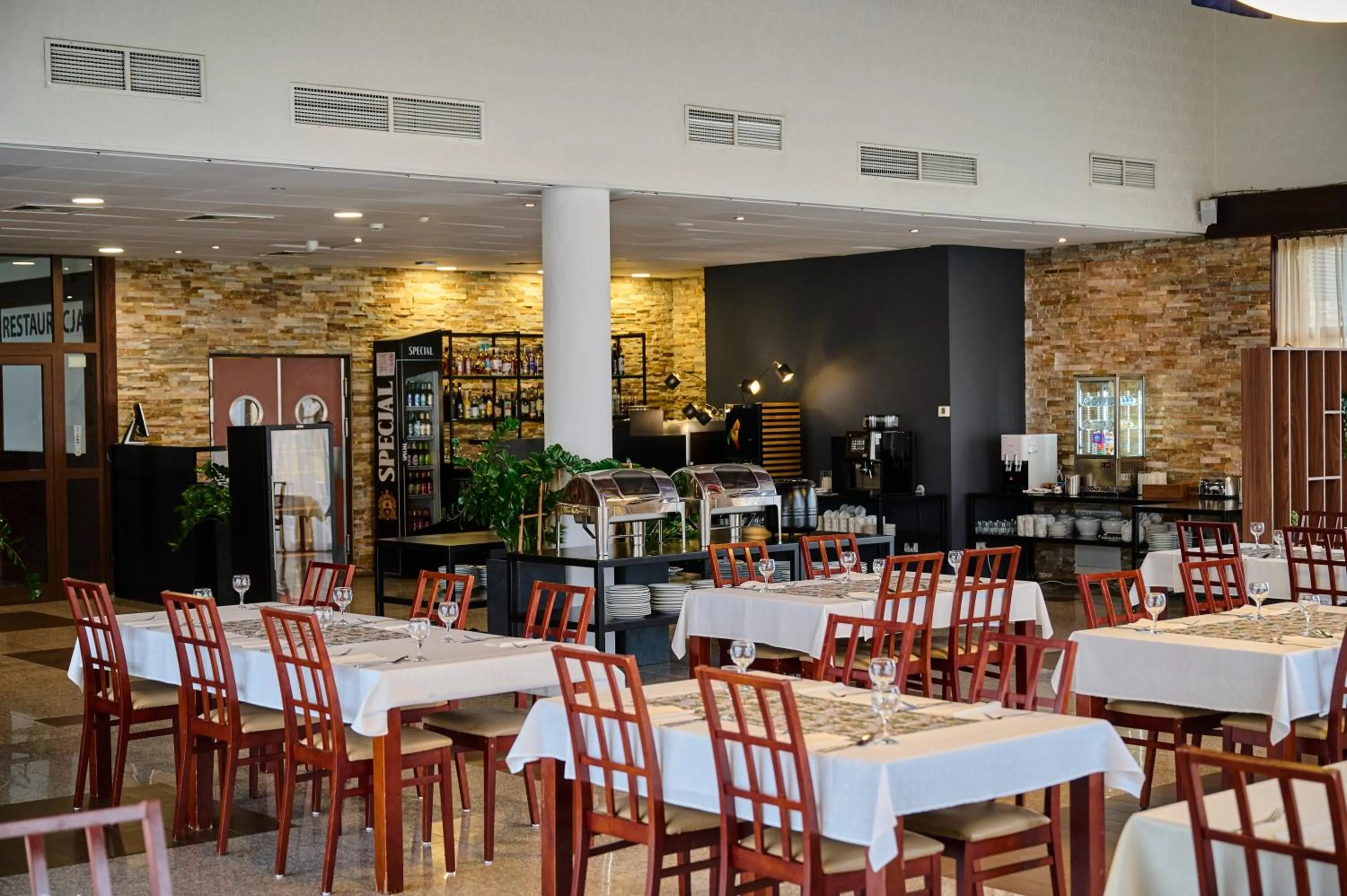 Restaurant/places to eat in Hotel i Aquapark Olender