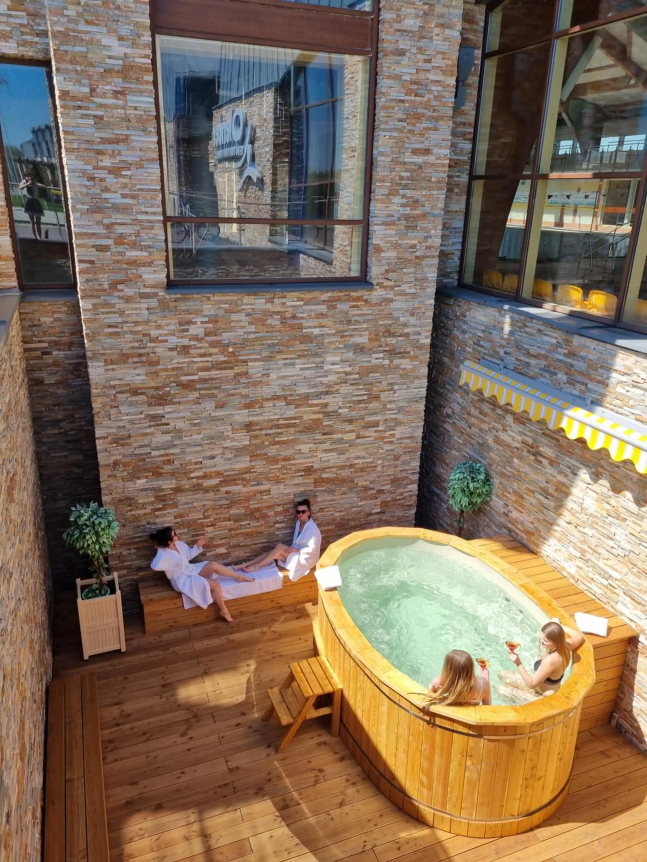 Swimming pool in Hotel i Aquapark Olender