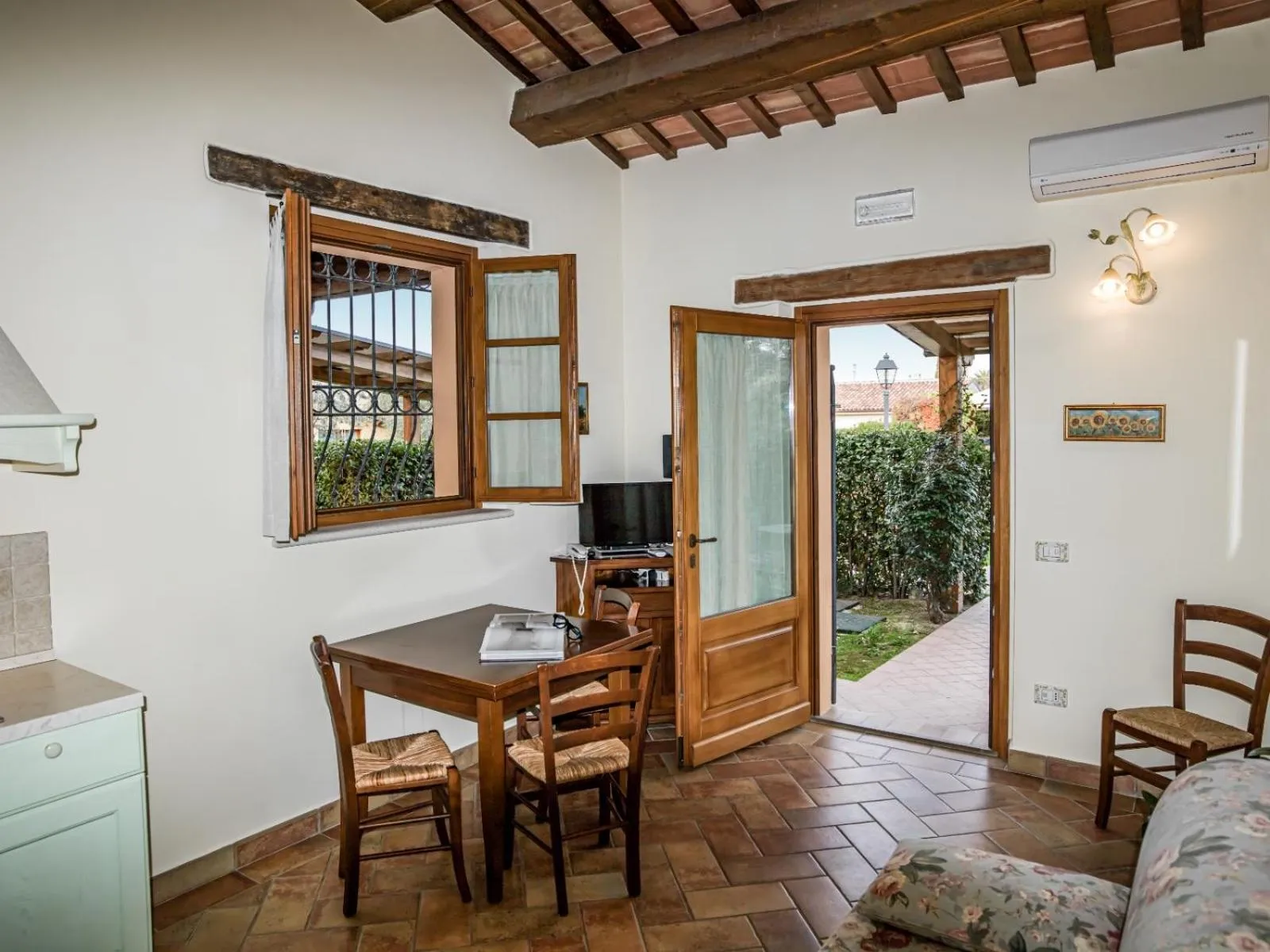 TV and multimedia in Valle del Metauro Country House