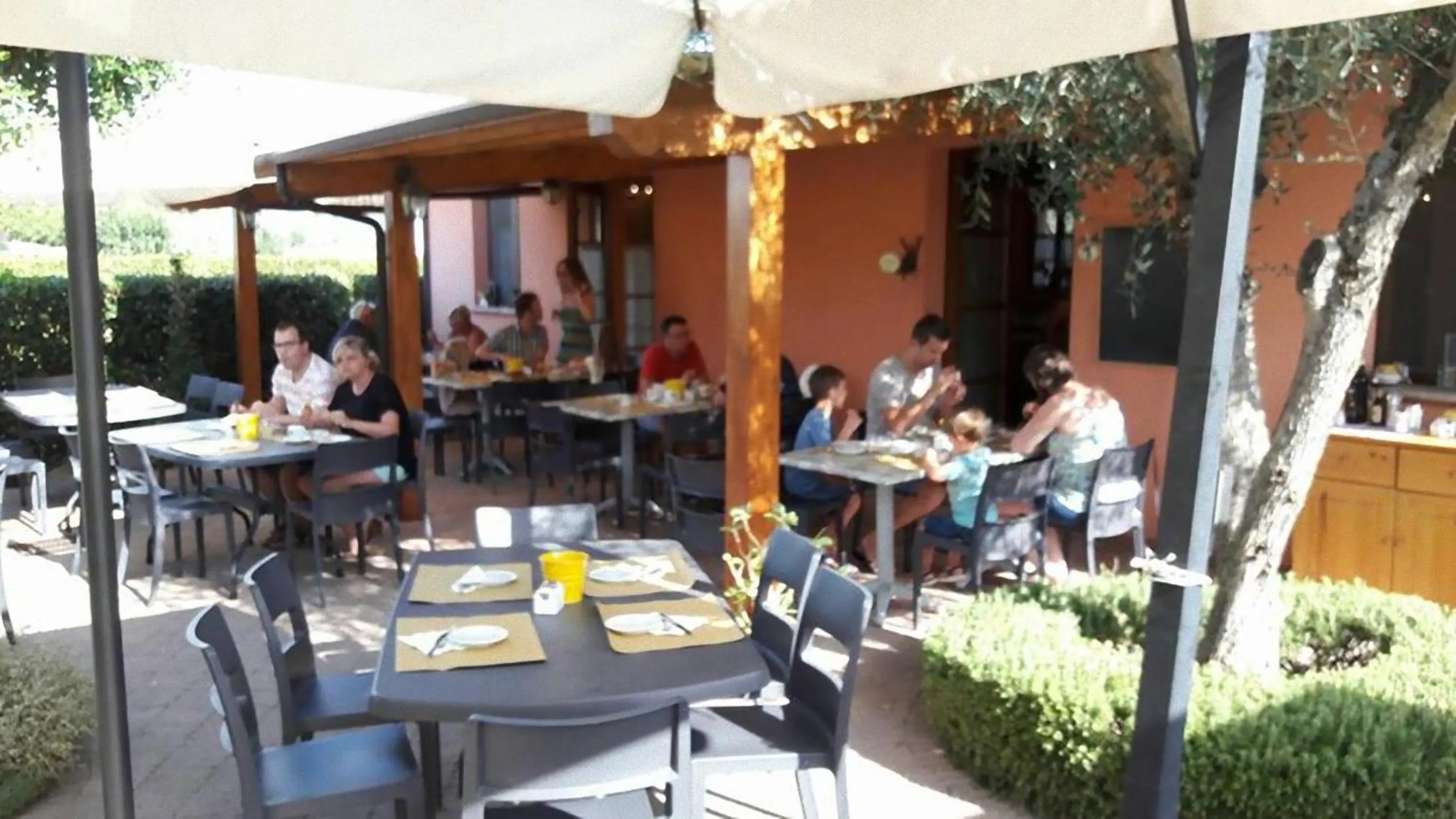 Buffet breakfast in Valle del Metauro Country House