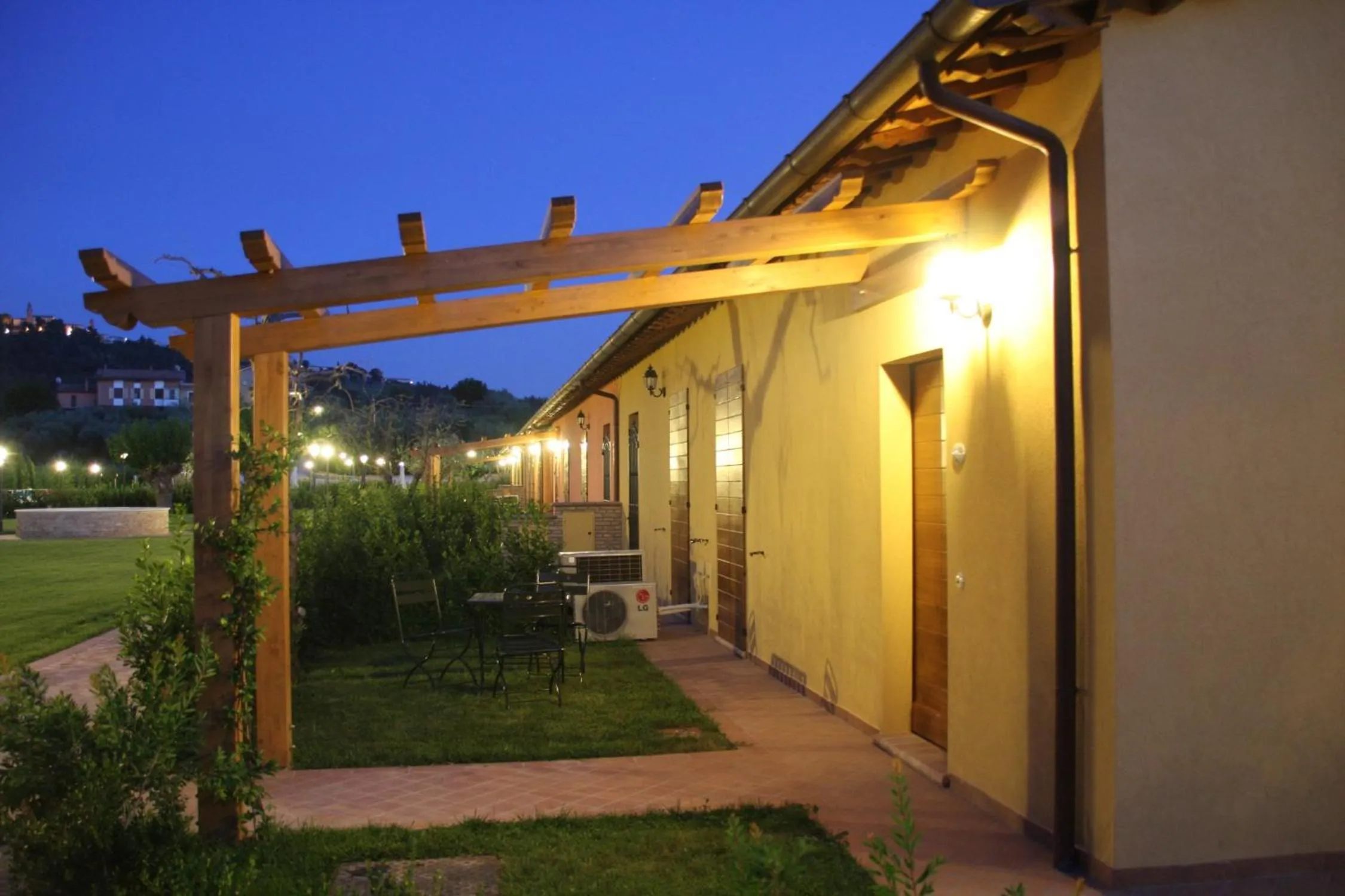 Garden in Valle del Metauro Country House