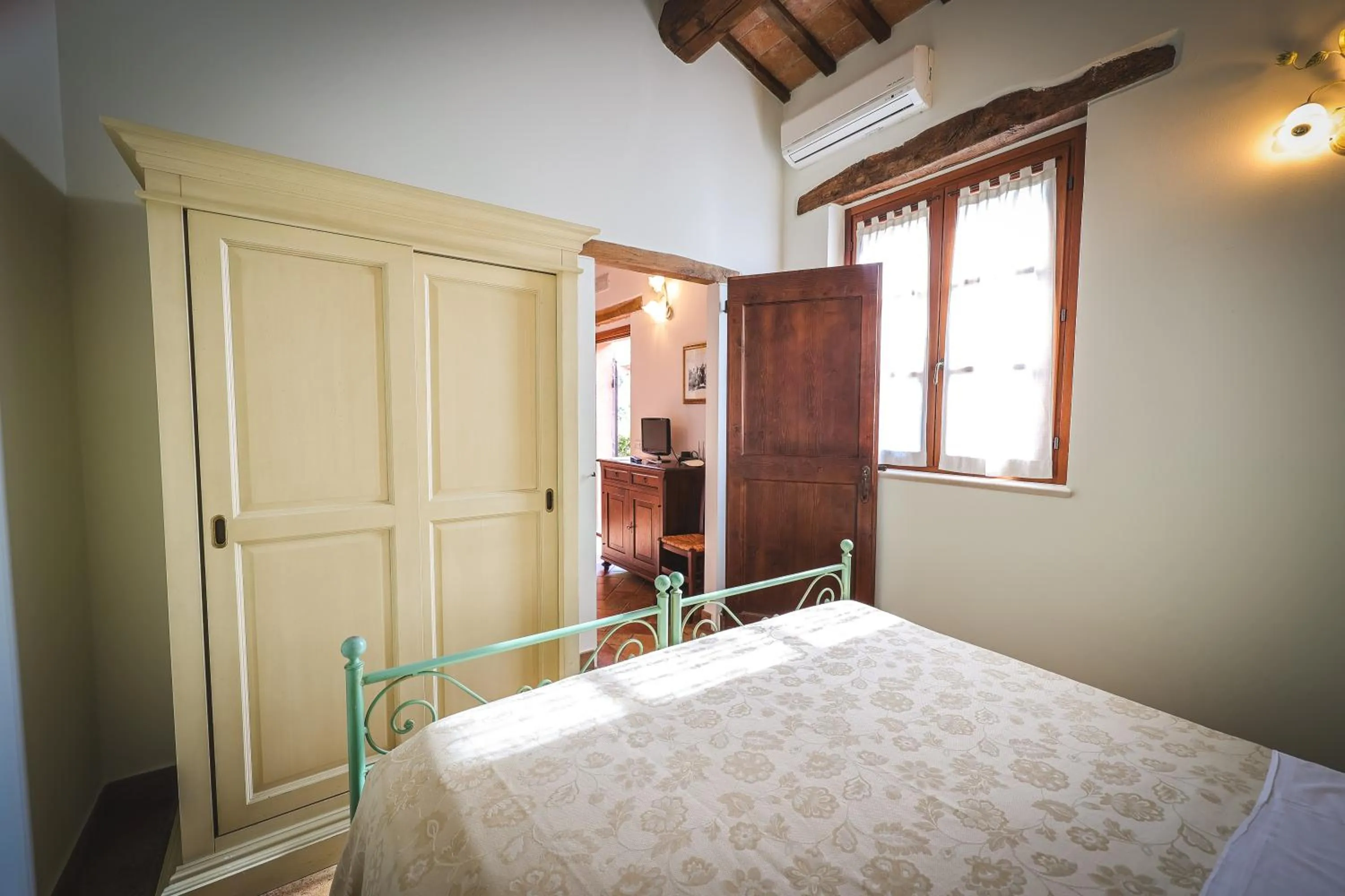 Bed in Valle del Metauro Country House