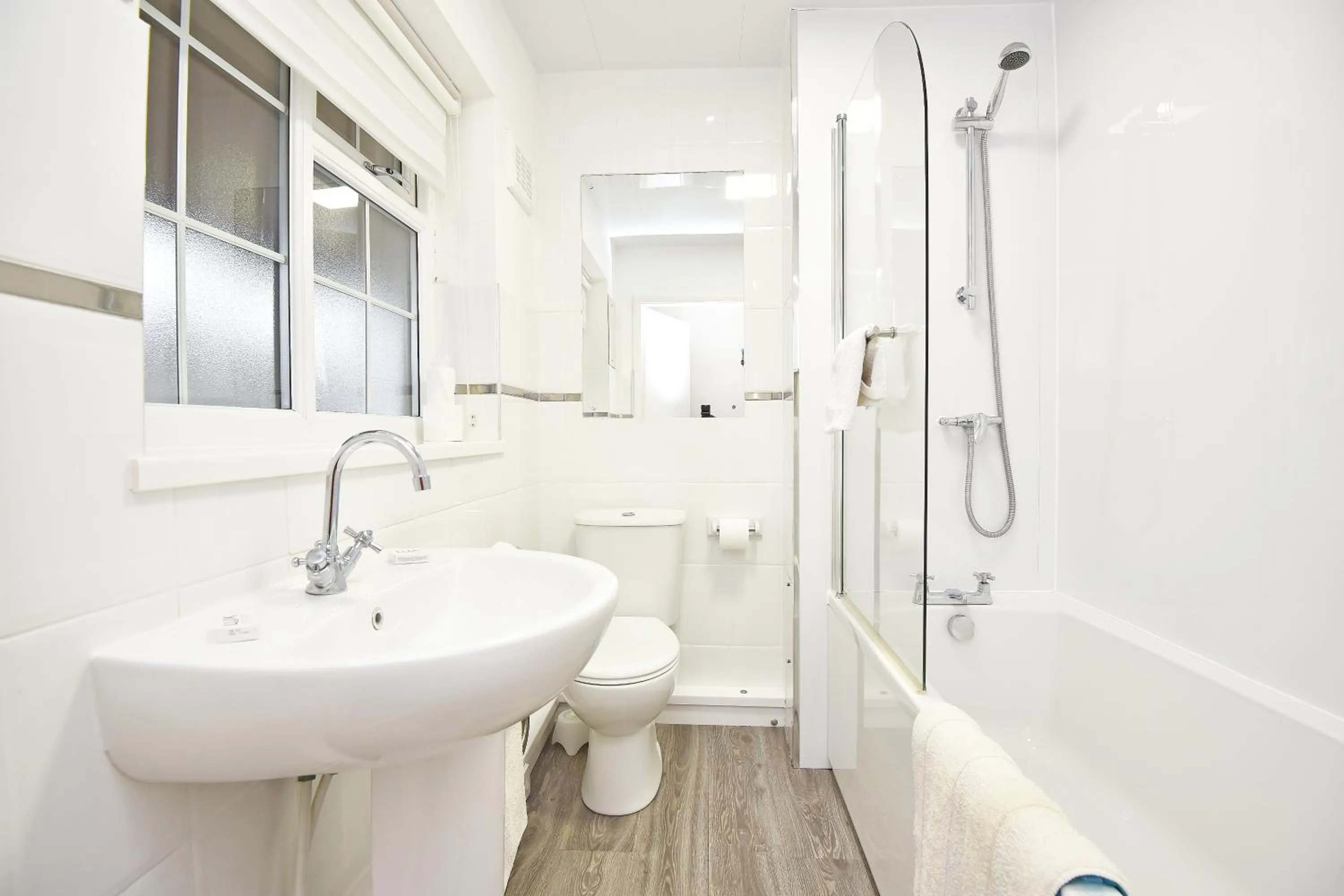 Shower in Chequers Inn