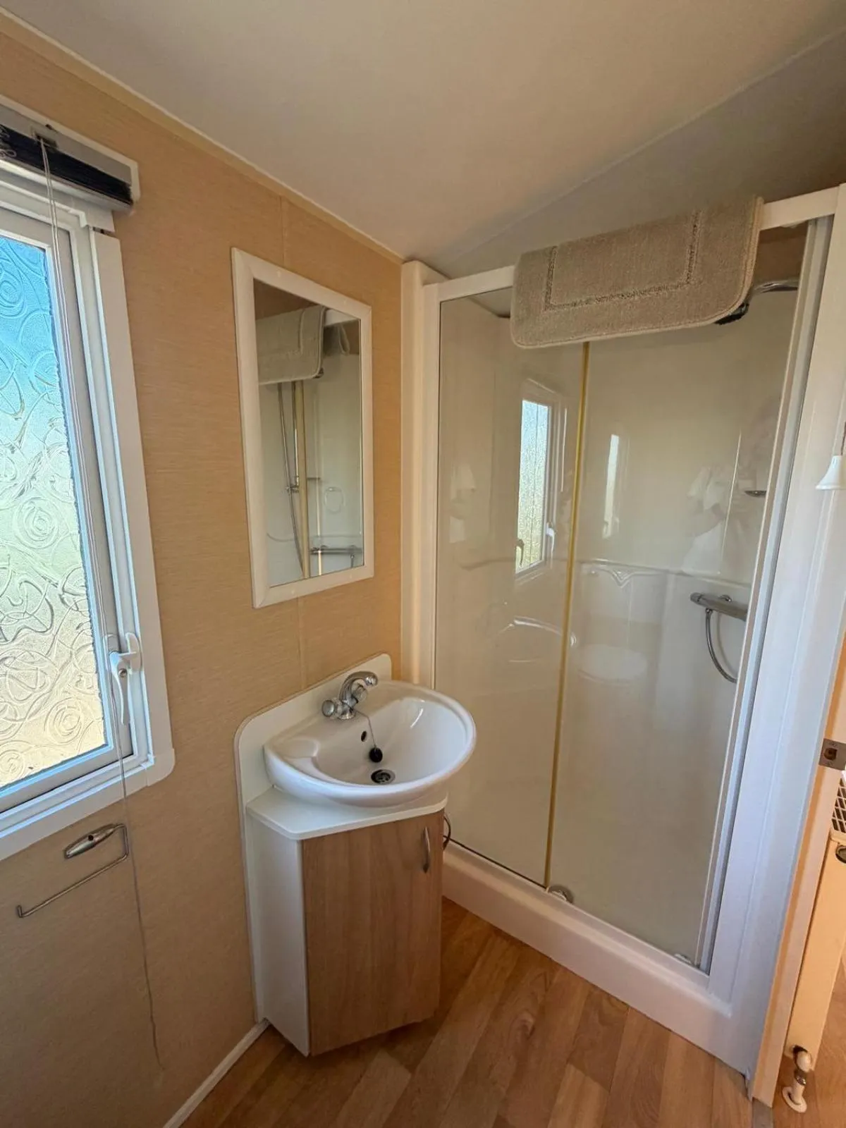 Shower in Chequers Inn