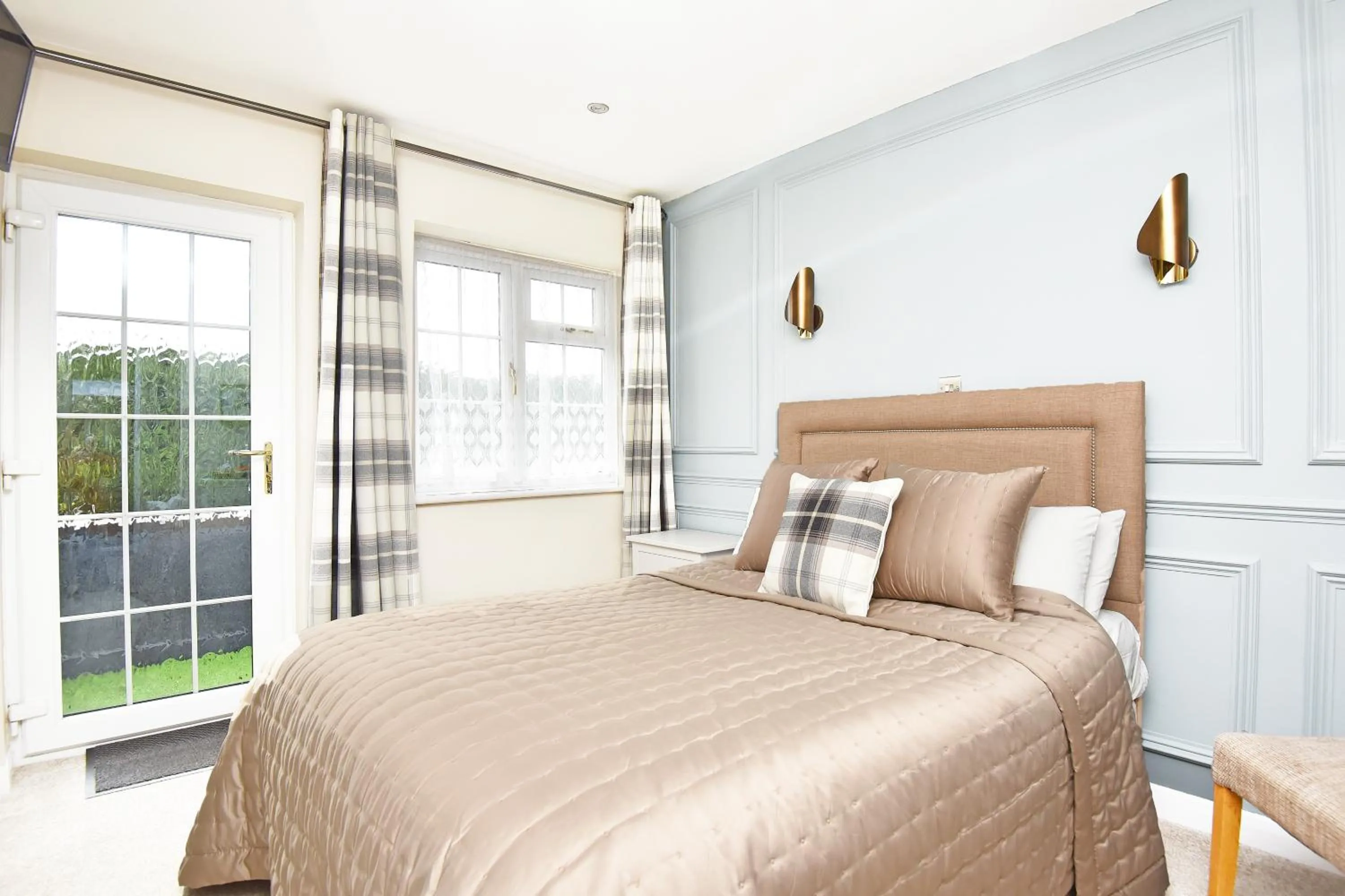 Bedroom, Bed in Chequers Inn