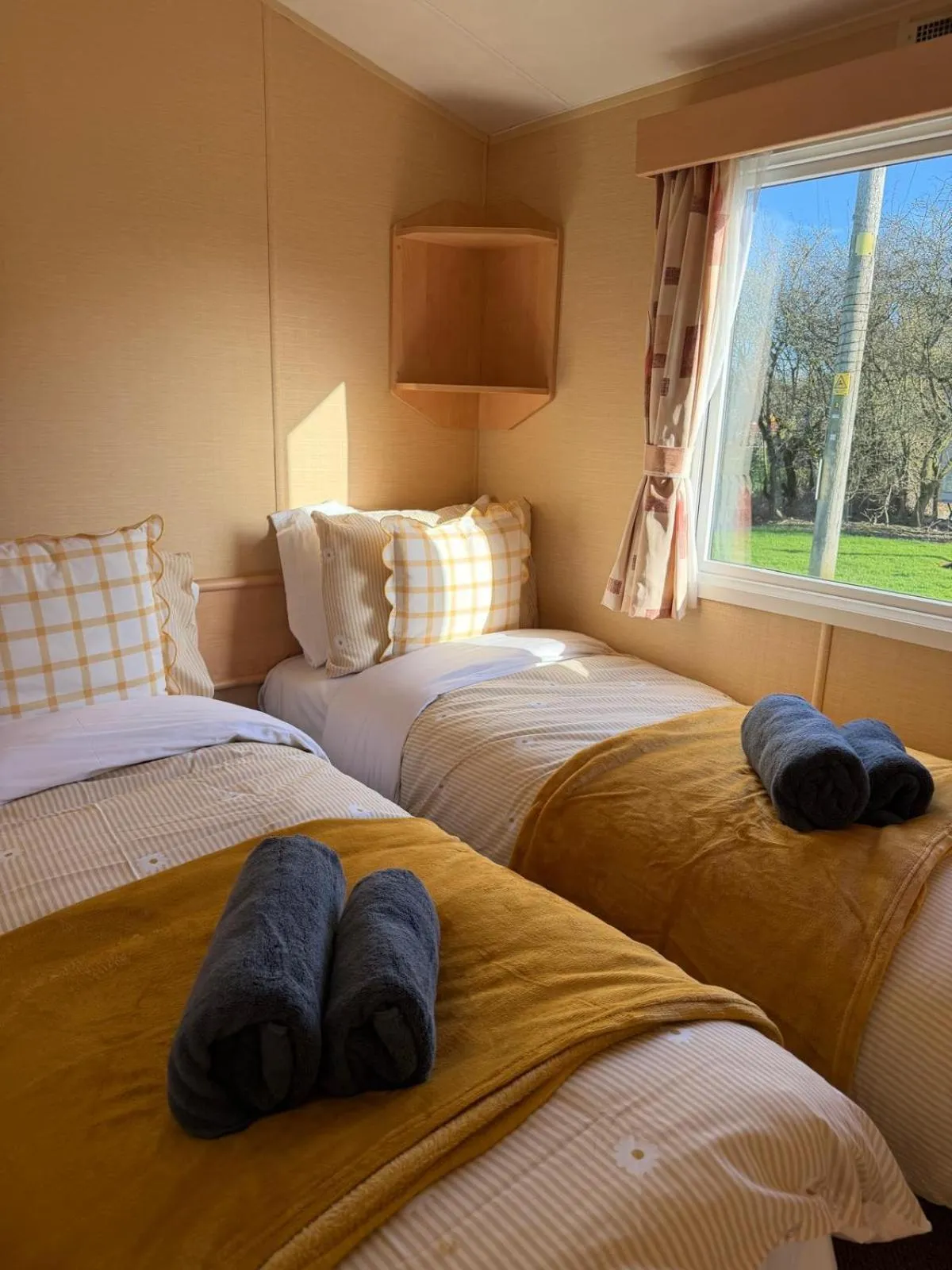 Bedroom, Bed in Chequers Inn