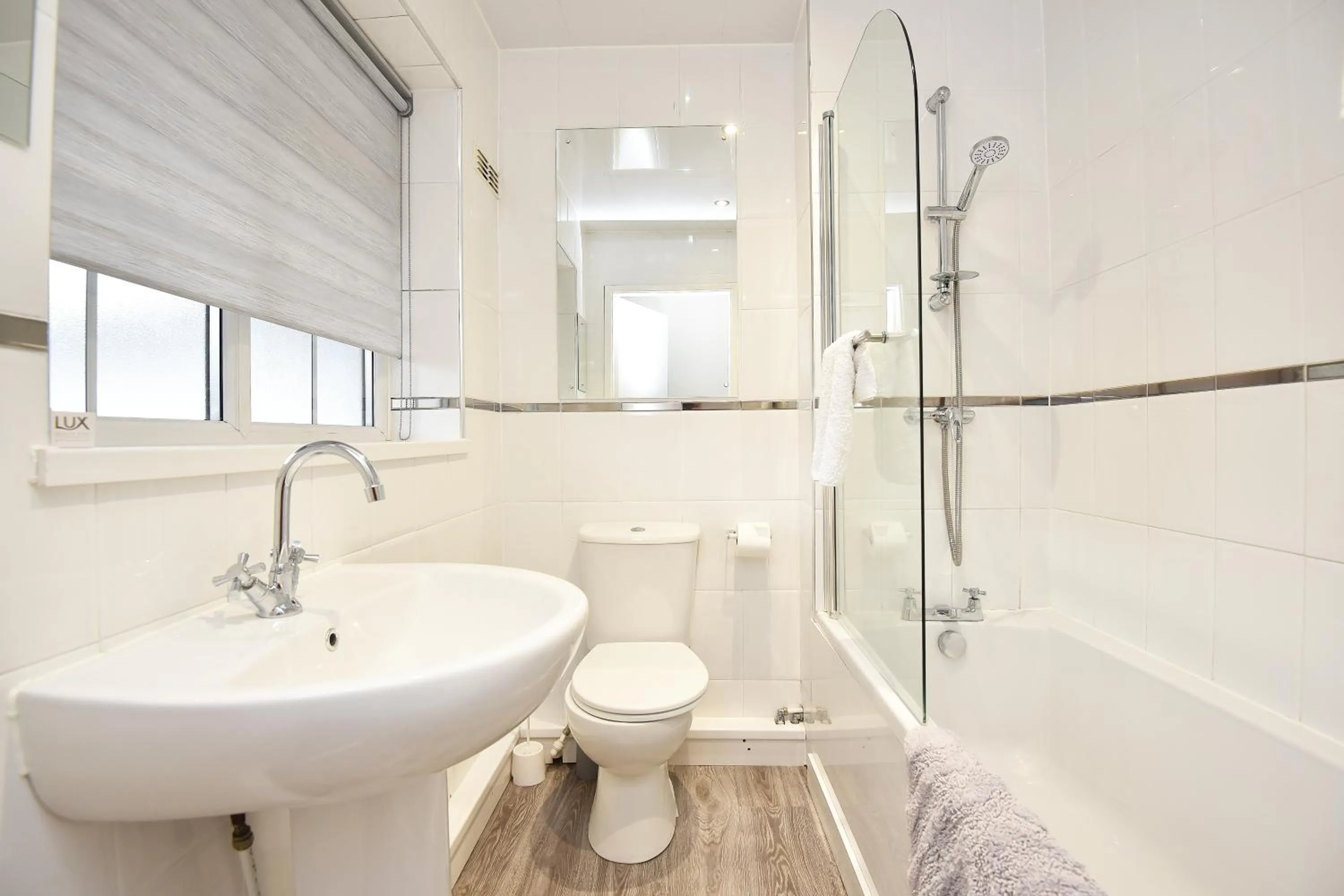 Shower in Chequers Inn